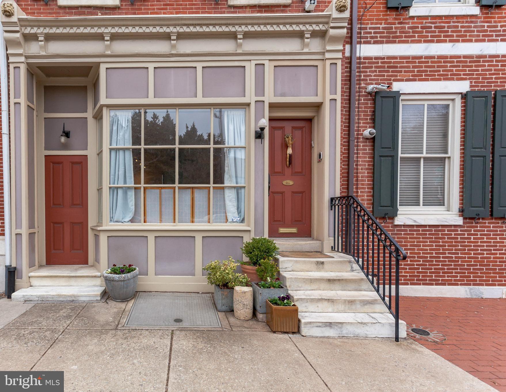 QUEEN VILLAGE - Residential