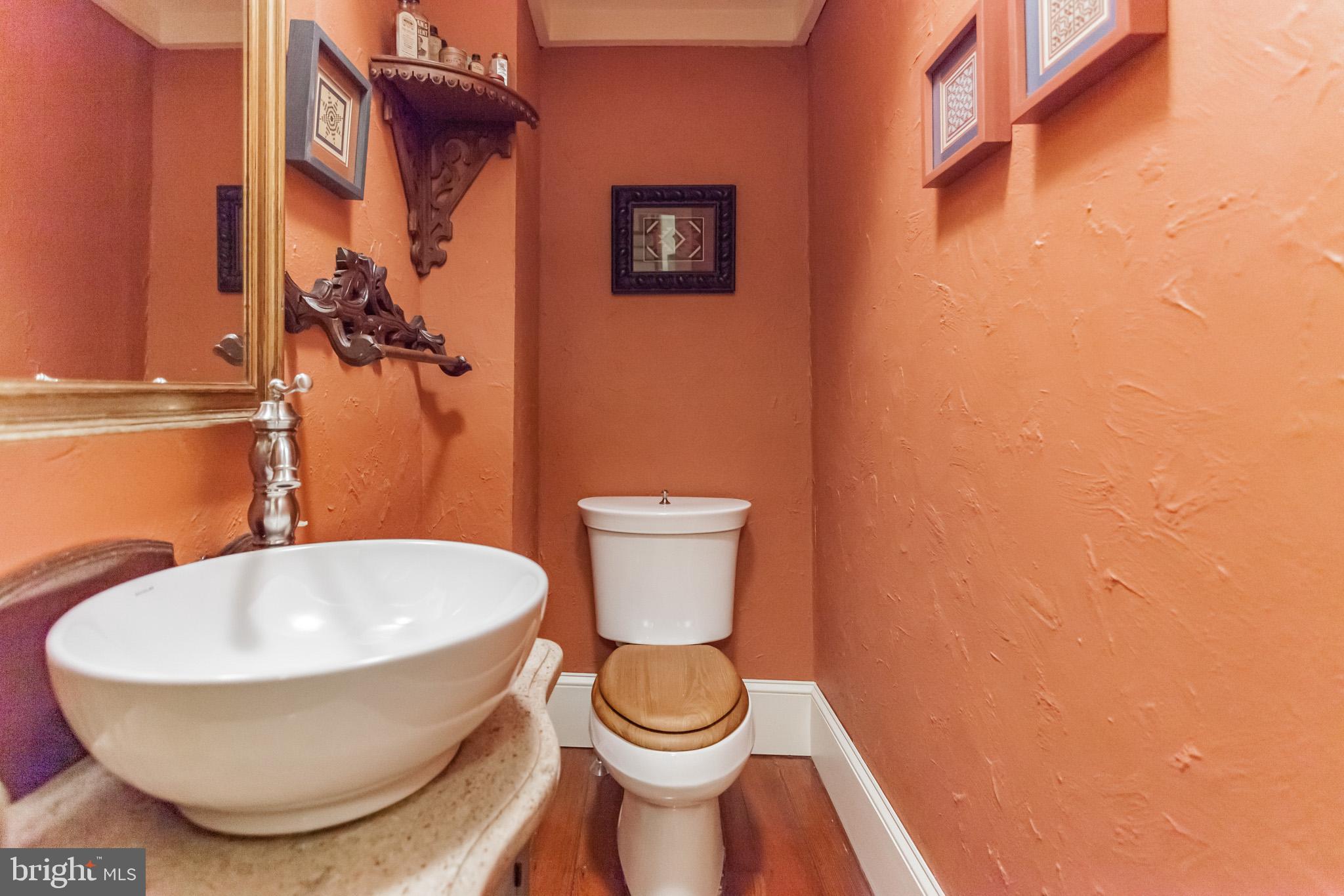 QUEEN VILLAGE - Residential