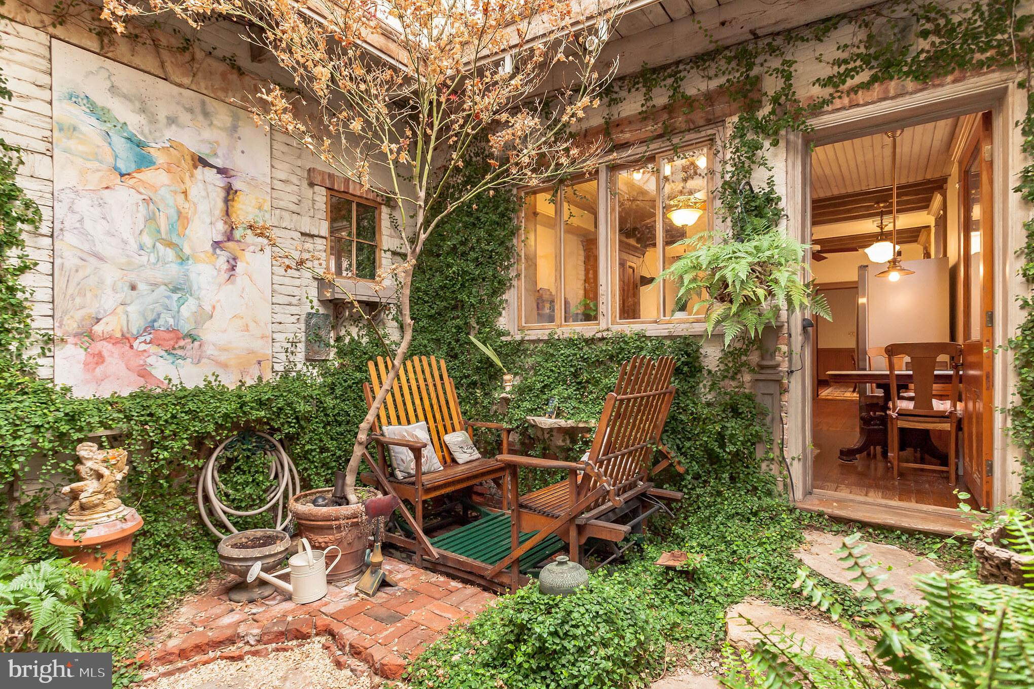 QUEEN VILLAGE - Residential