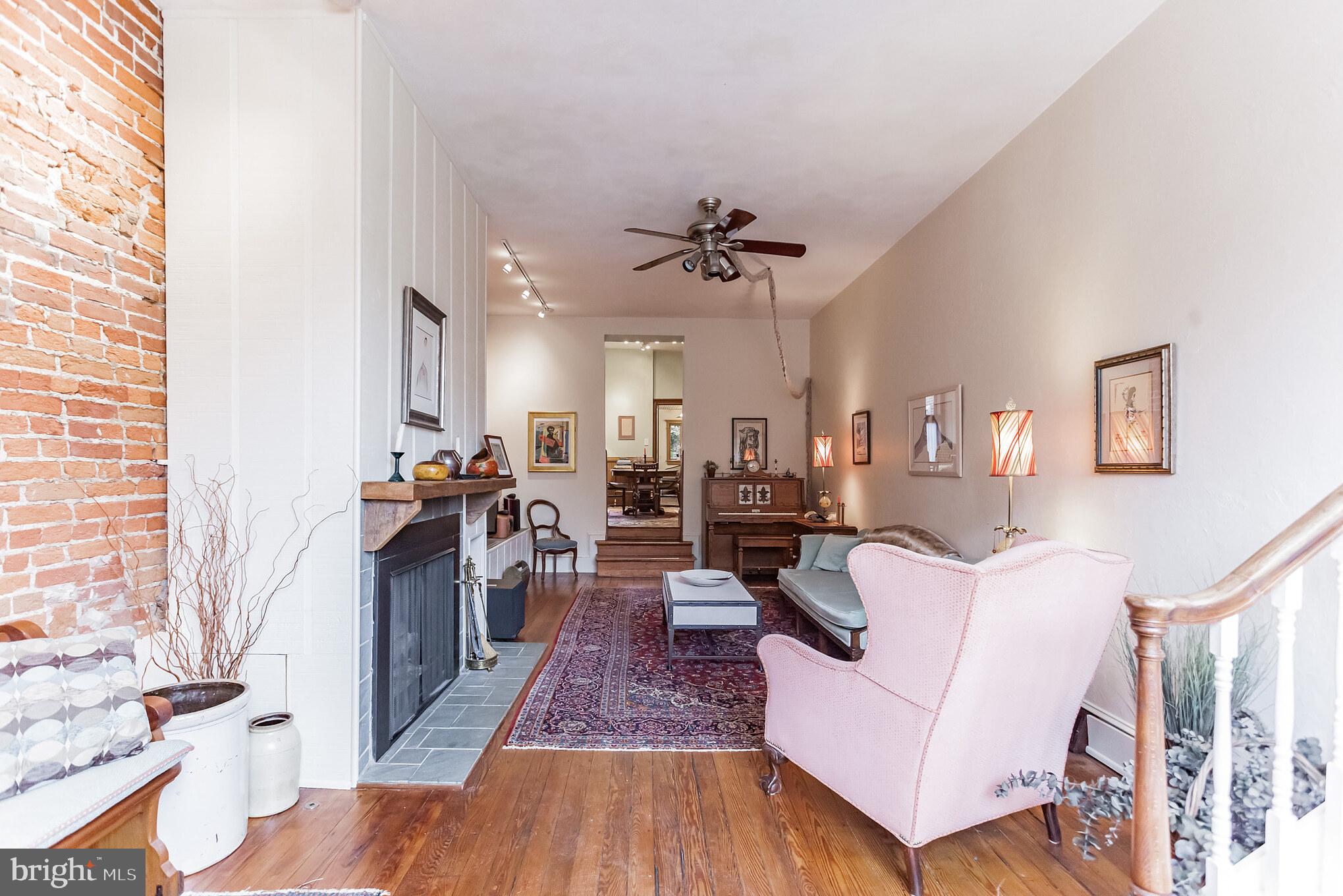 QUEEN VILLAGE - Residential