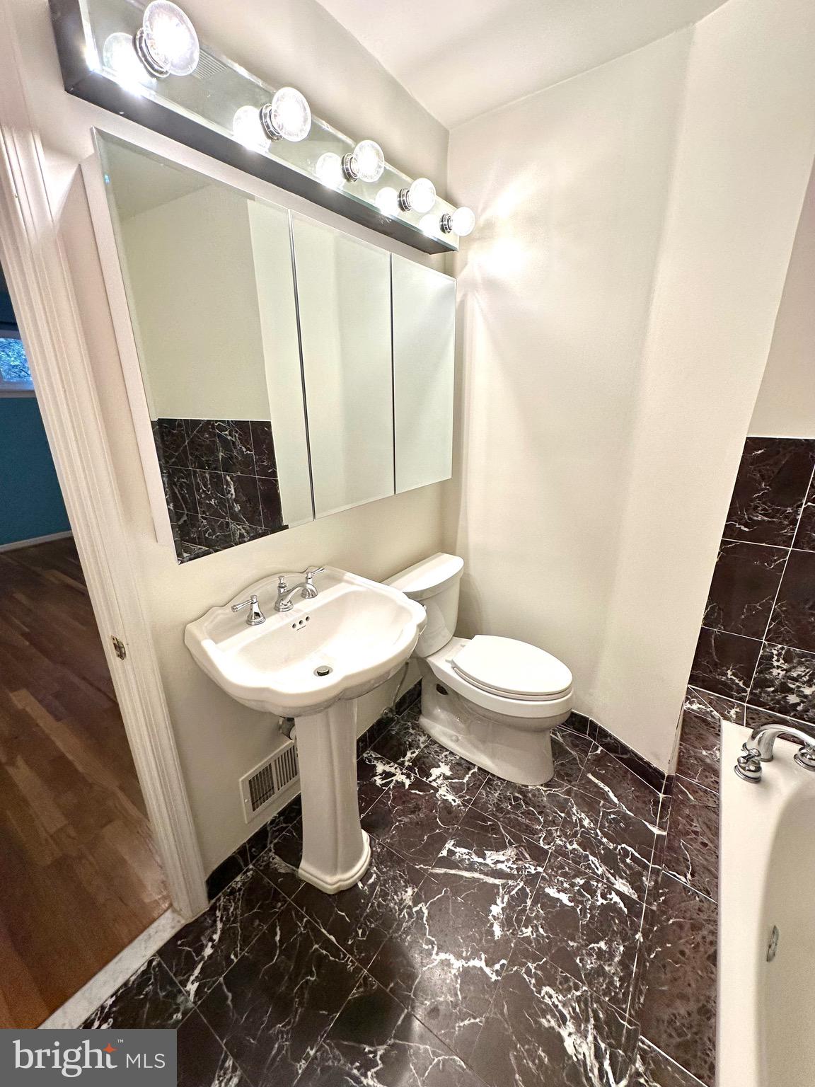 REGENCY ESTATES - Residential Lease