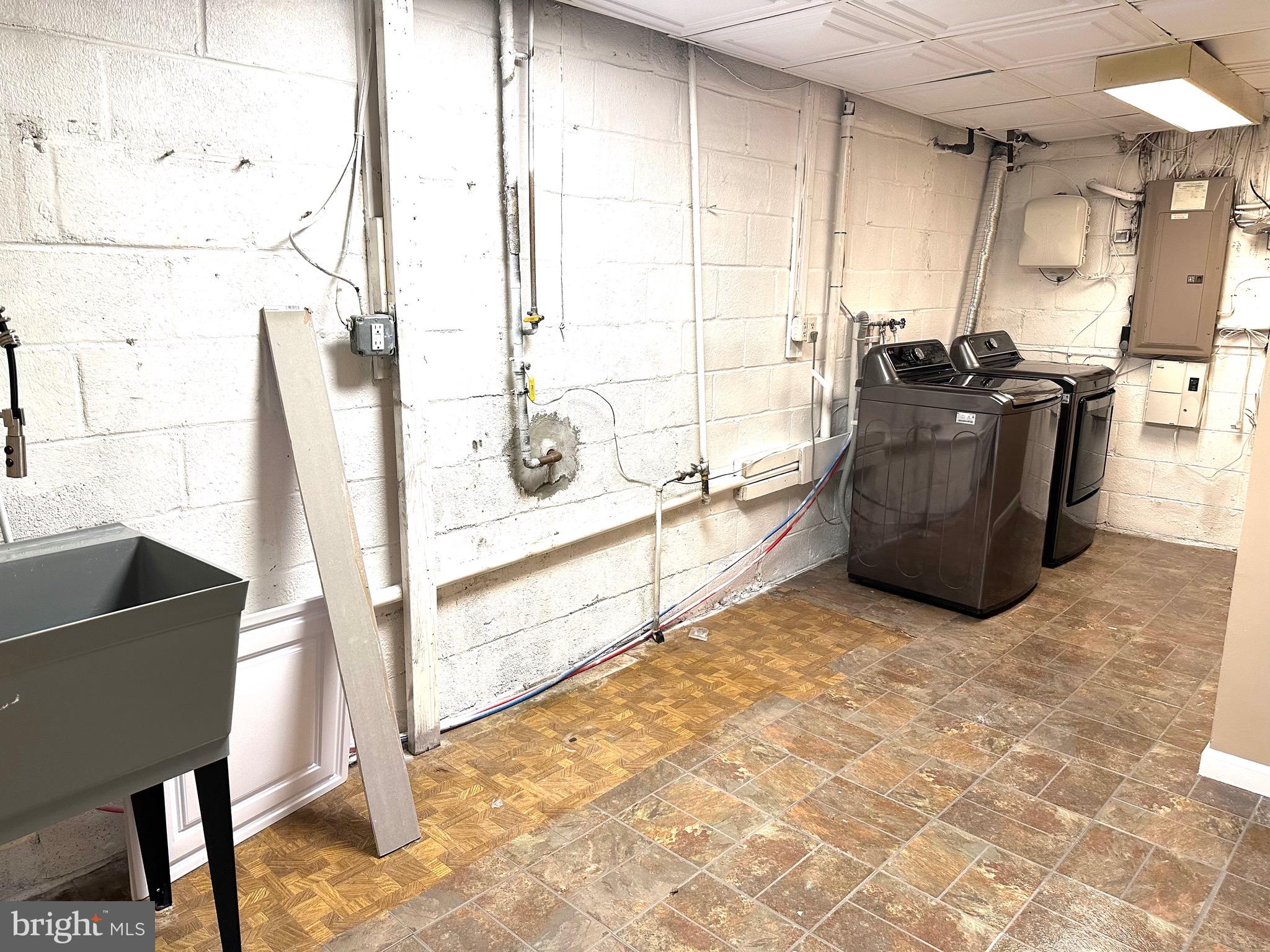 REGENCY ESTATES - Residential Lease