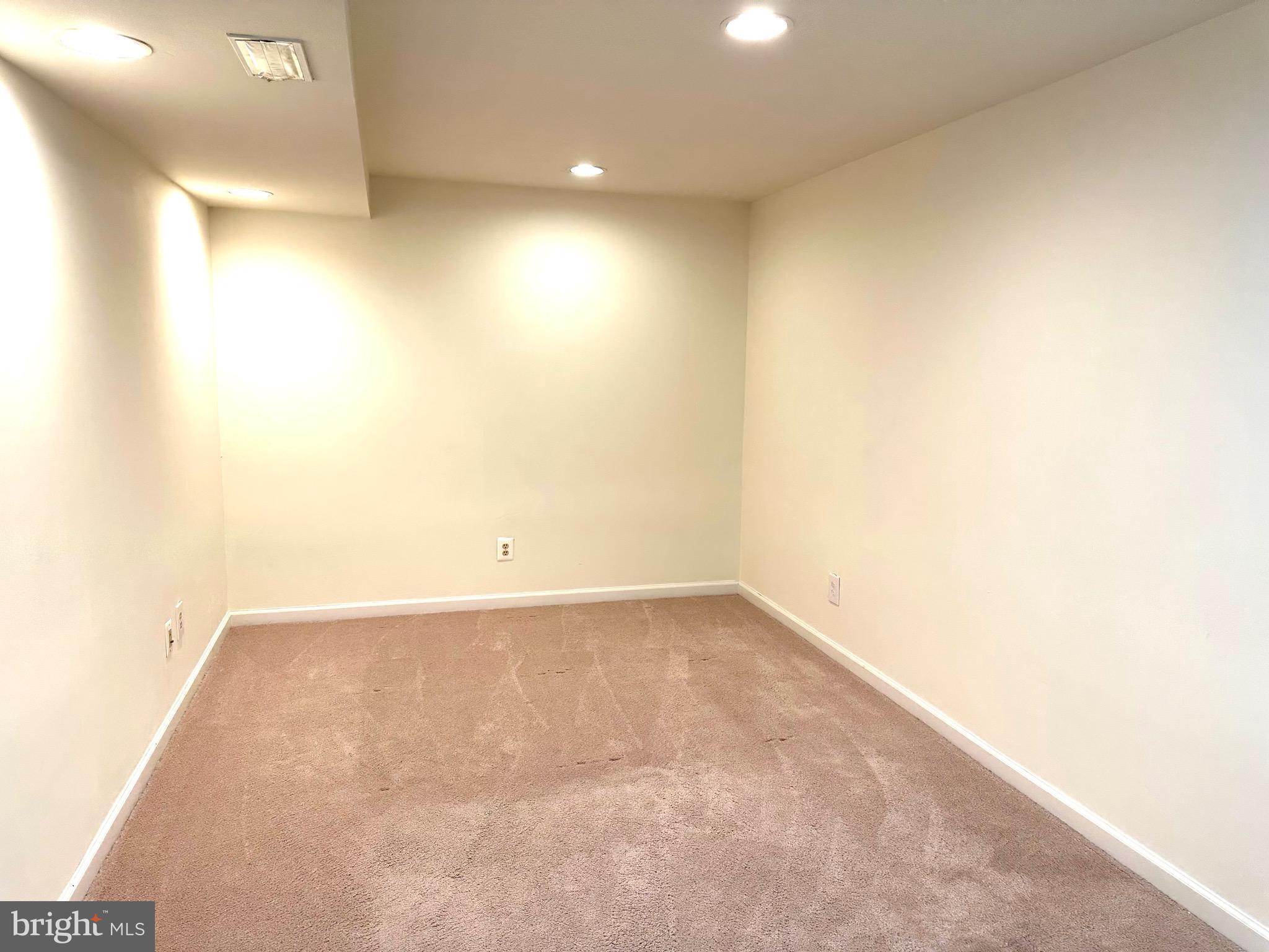 REGENCY ESTATES - Residential Lease