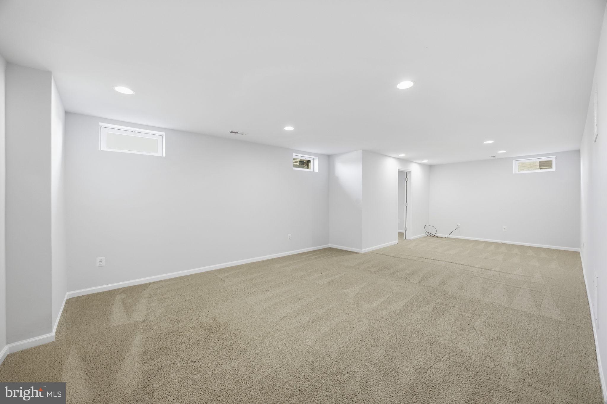 THE VILLAGE OF WASHINGTON TRAIL WEST - Residential