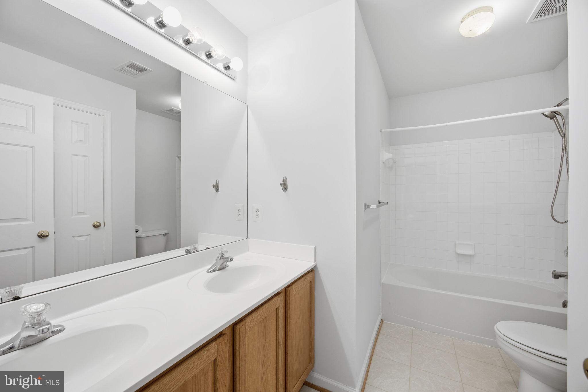 THE VILLAGE OF WASHINGTON TRAIL WEST - Residential