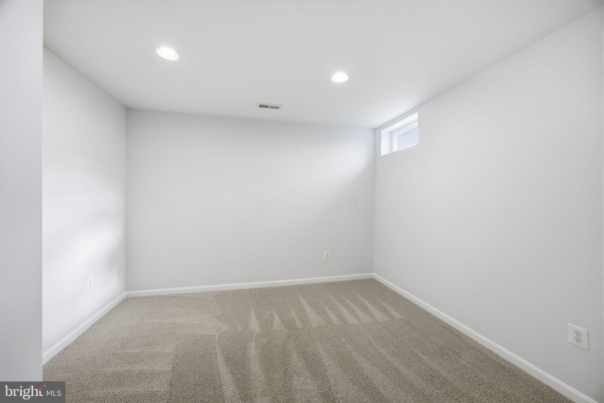 THE VILLAGE OF WASHINGTON TRAIL WEST - Residential