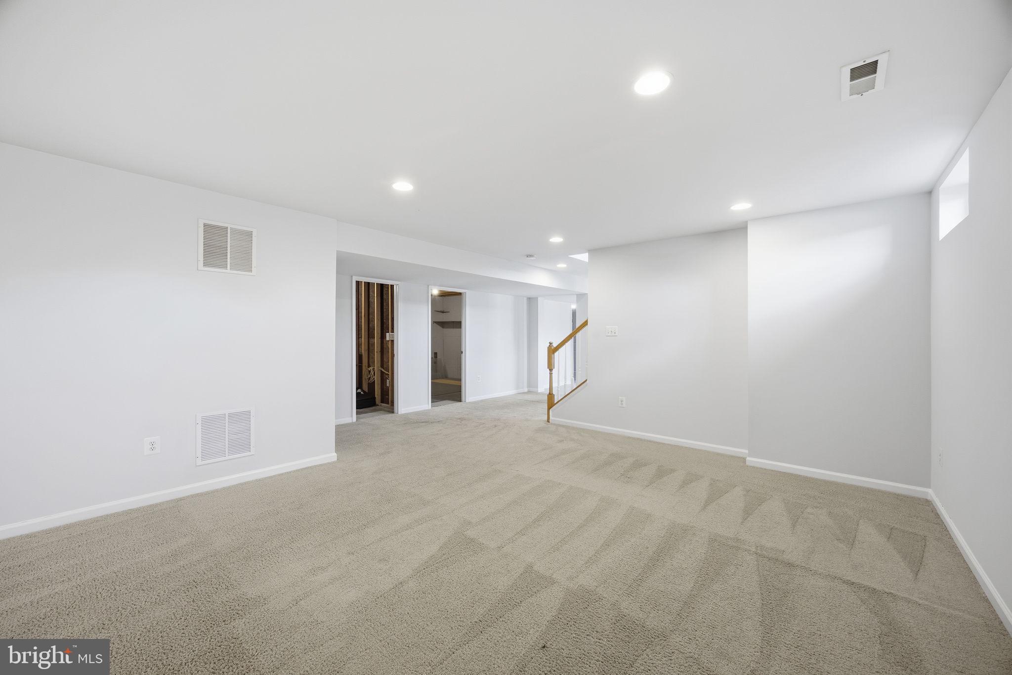 THE VILLAGE OF WASHINGTON TRAIL WEST - Residential