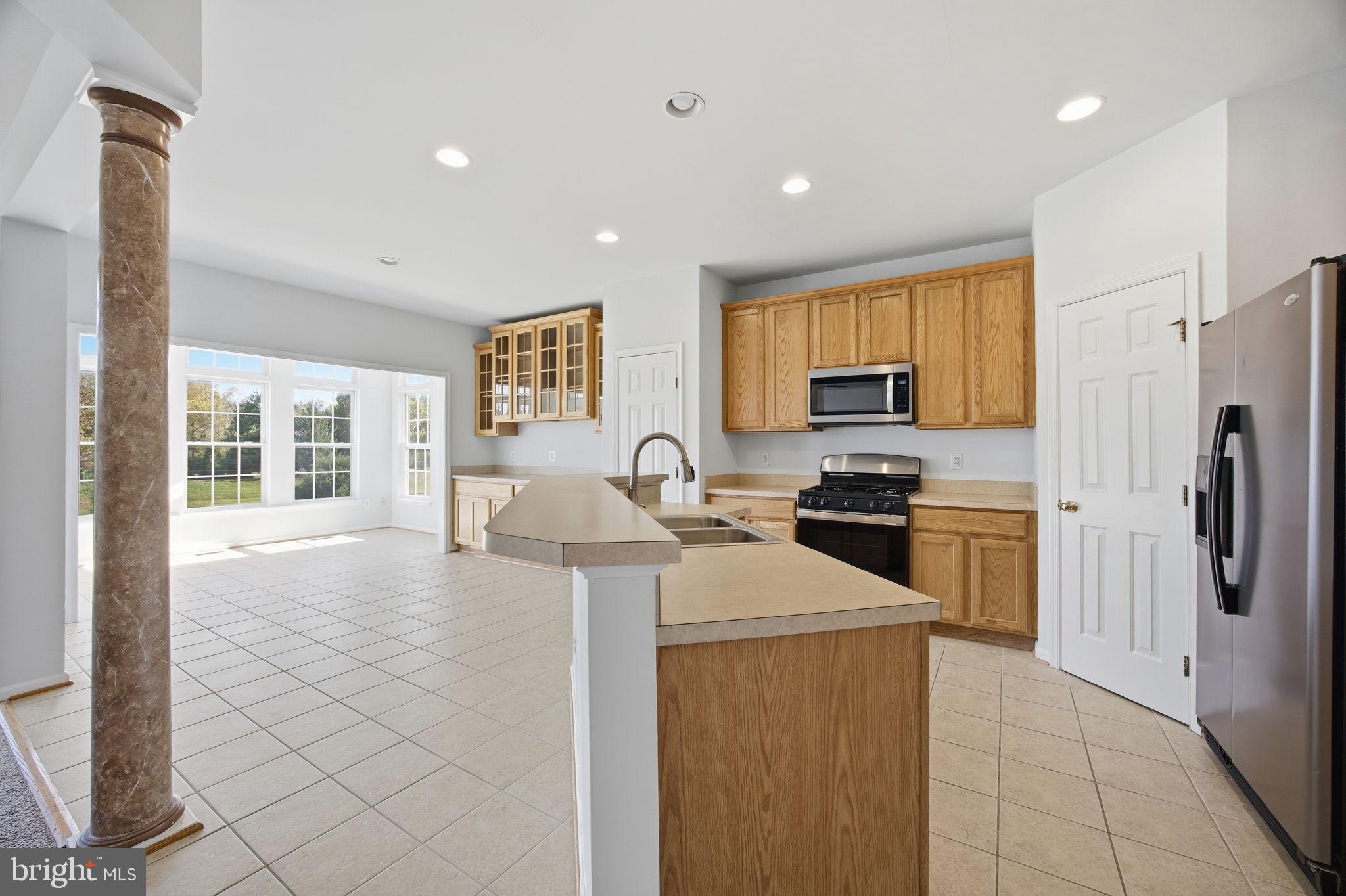 THE VILLAGE OF WASHINGTON TRAIL WEST - Residential