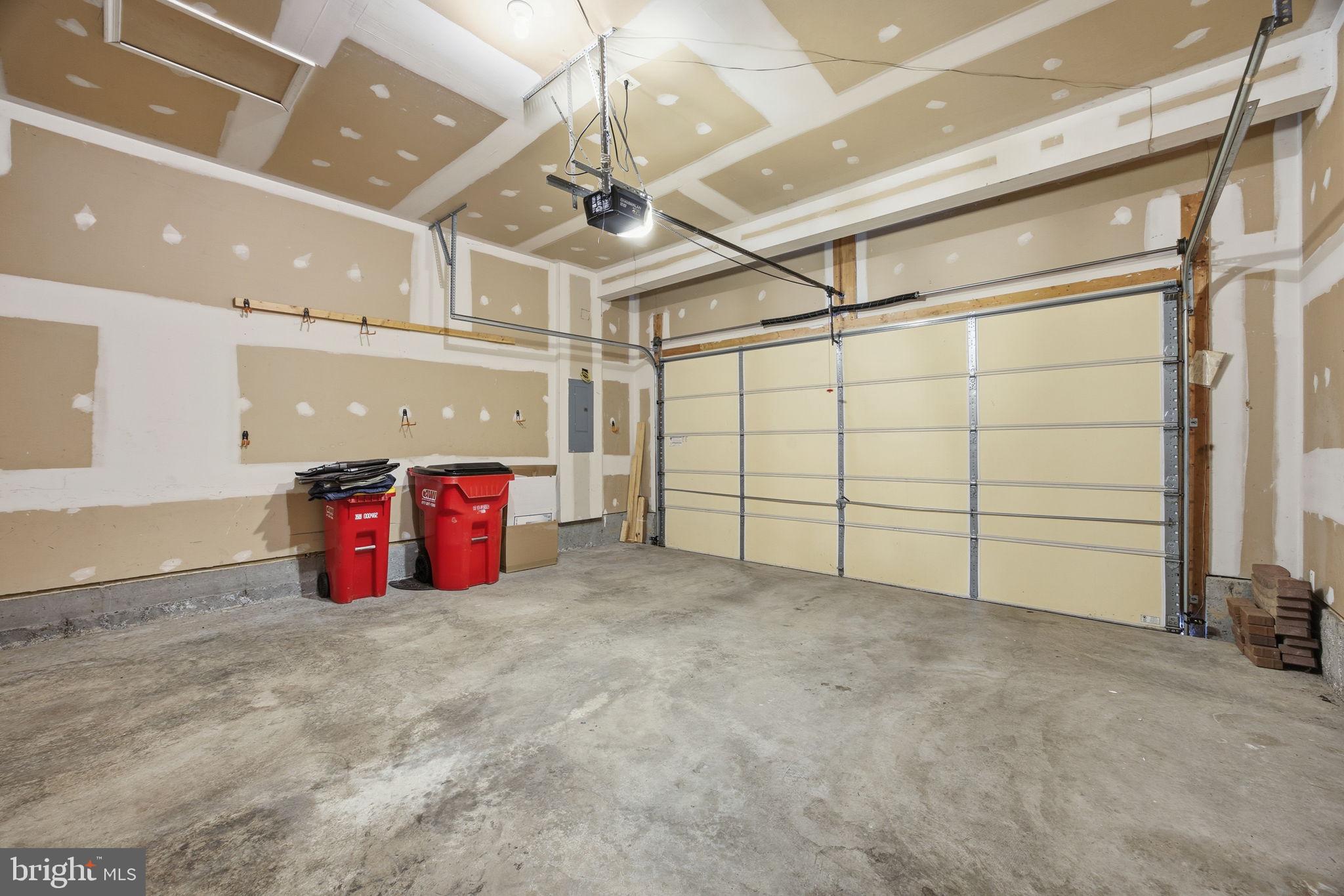 THE VILLAGE OF WASHINGTON TRAIL WEST - Residential