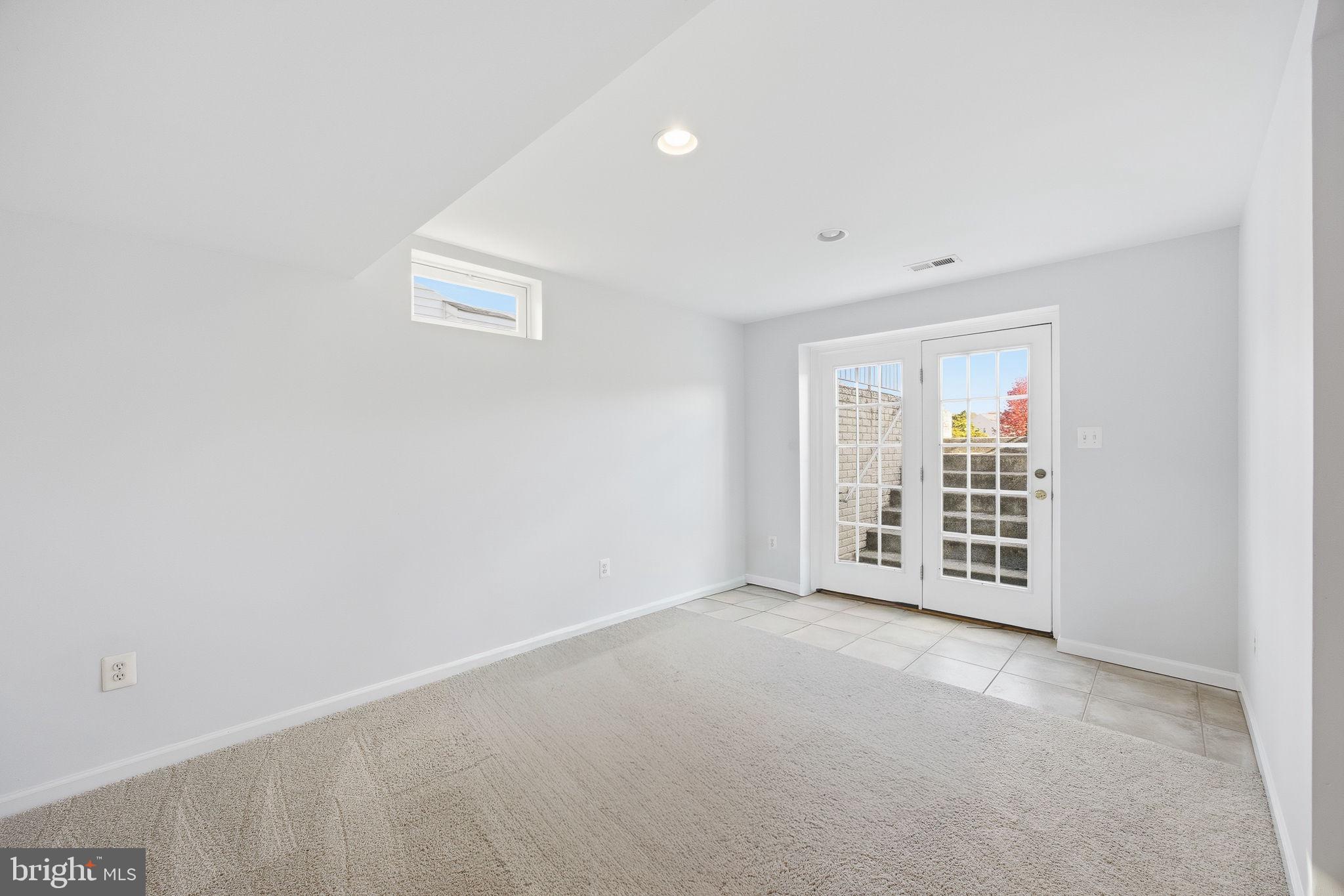 THE VILLAGE OF WASHINGTON TRAIL WEST - Residential