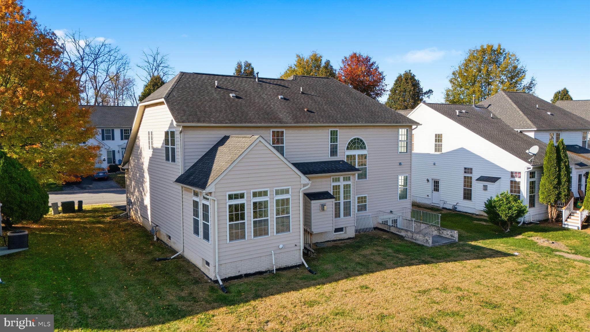 THE VILLAGE OF WASHINGTON TRAIL WEST - Residential