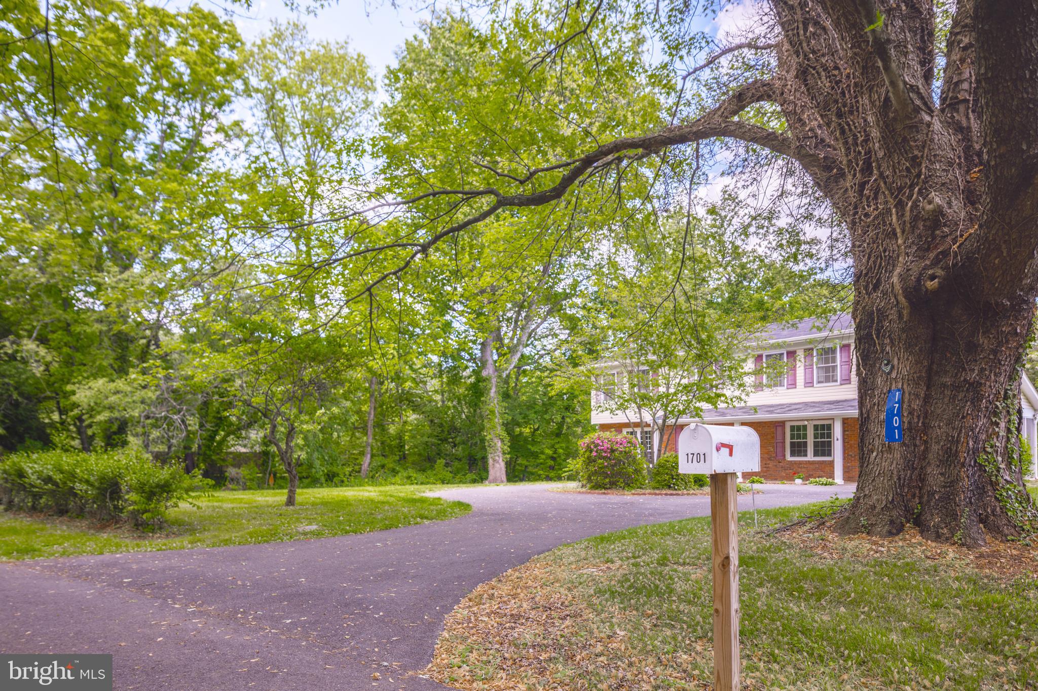 1701 DELAGE LANE