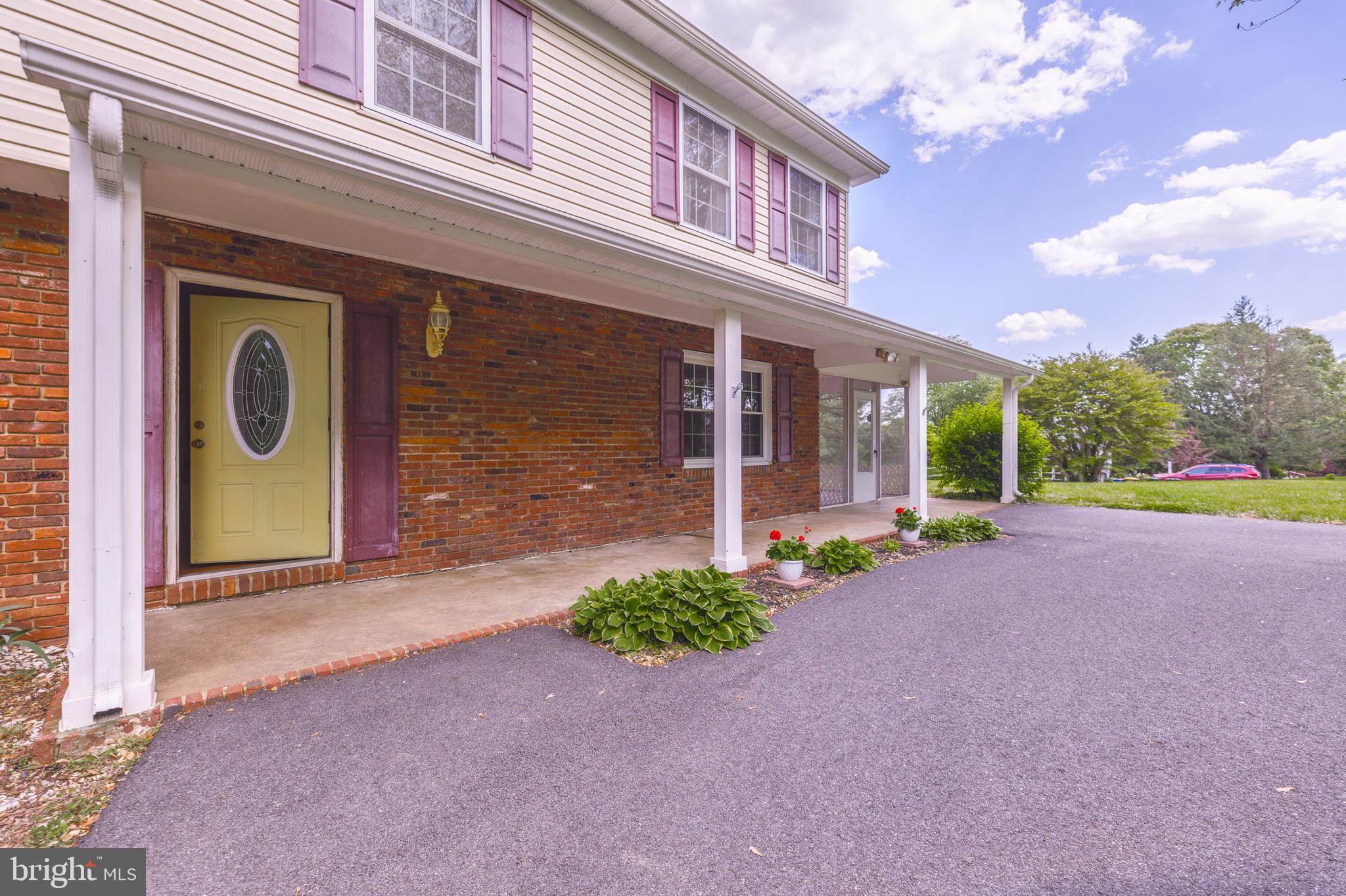 1701 DELAGE LANE