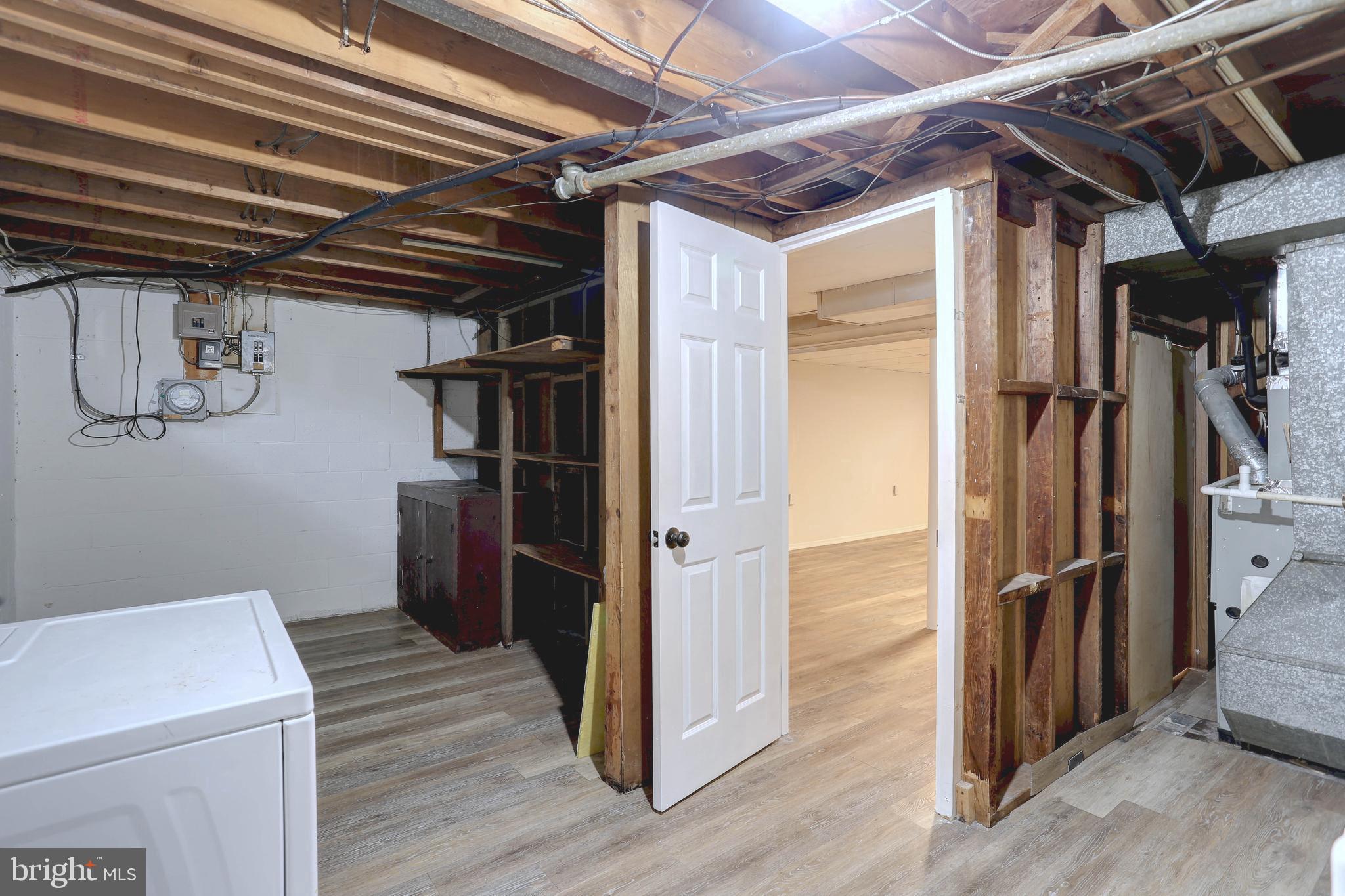 HOLLAND HILL - Residential