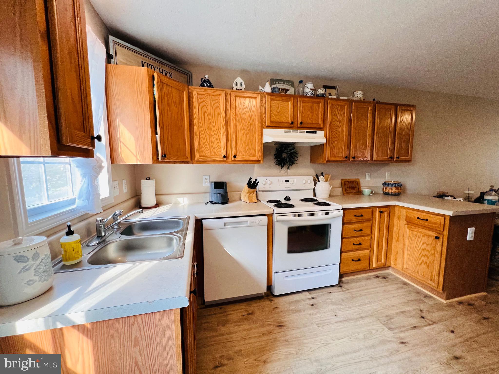 SETTLERS LANDING TOWNHOUSES - Residential