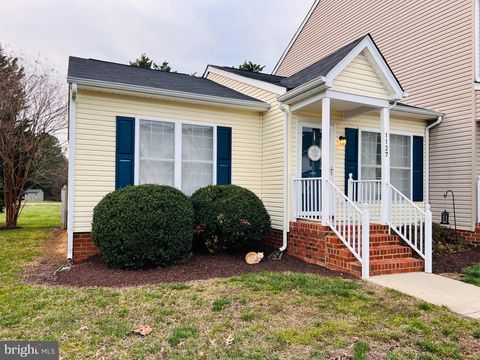 Townhouse For Sale - 1127 Settlers Landing Drive #47<br/> TAPPAHANNOCK, VA 22560