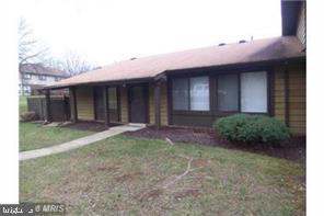 Easy one level living in this cozy 2 bedroom 1 bath condo in lovely Cinnamon Ridge subdivision. Private fenced in yard of patio door. Min from metro and shopping.