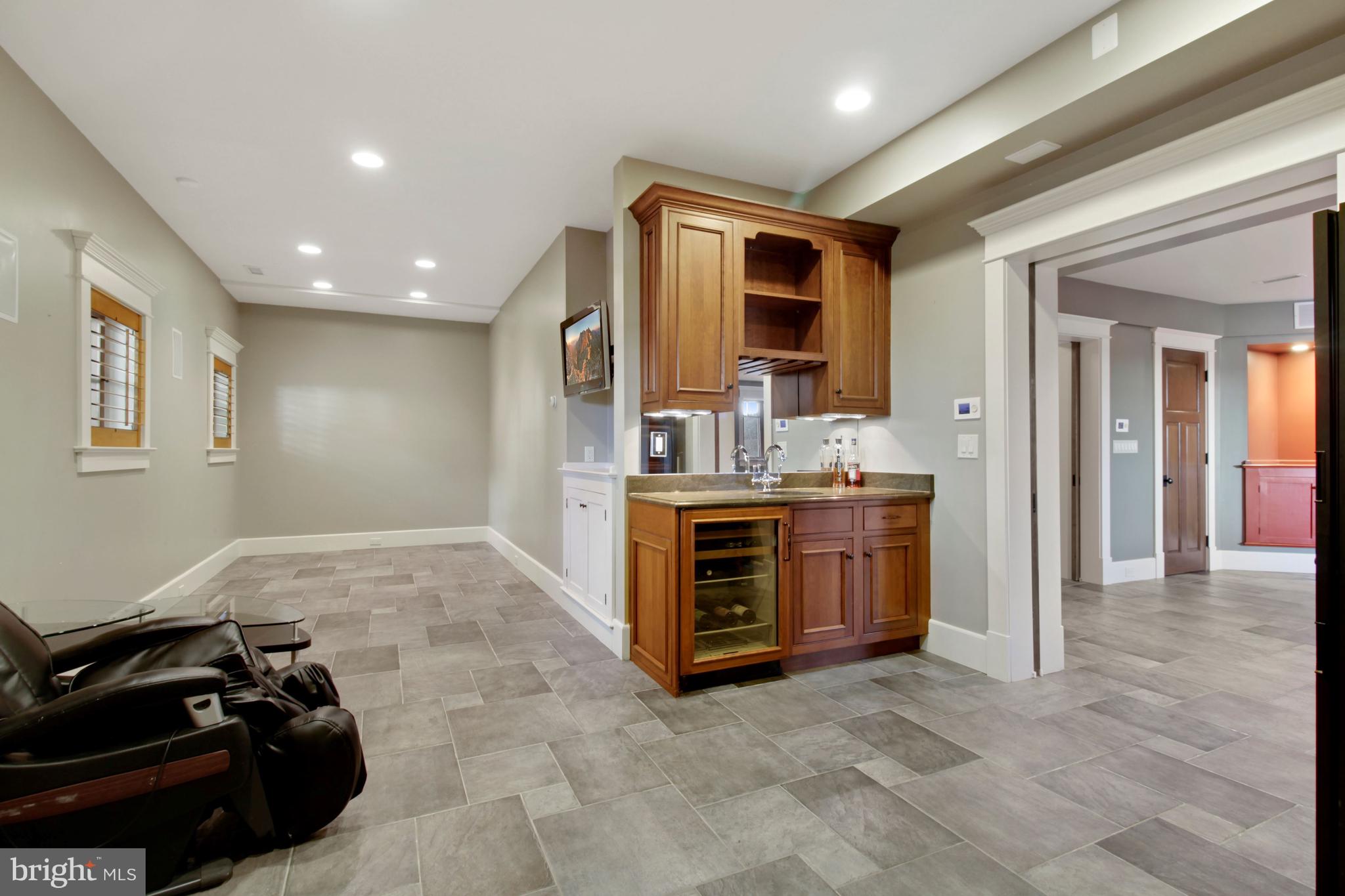 EDGEWATER BEACH - Residential Lease