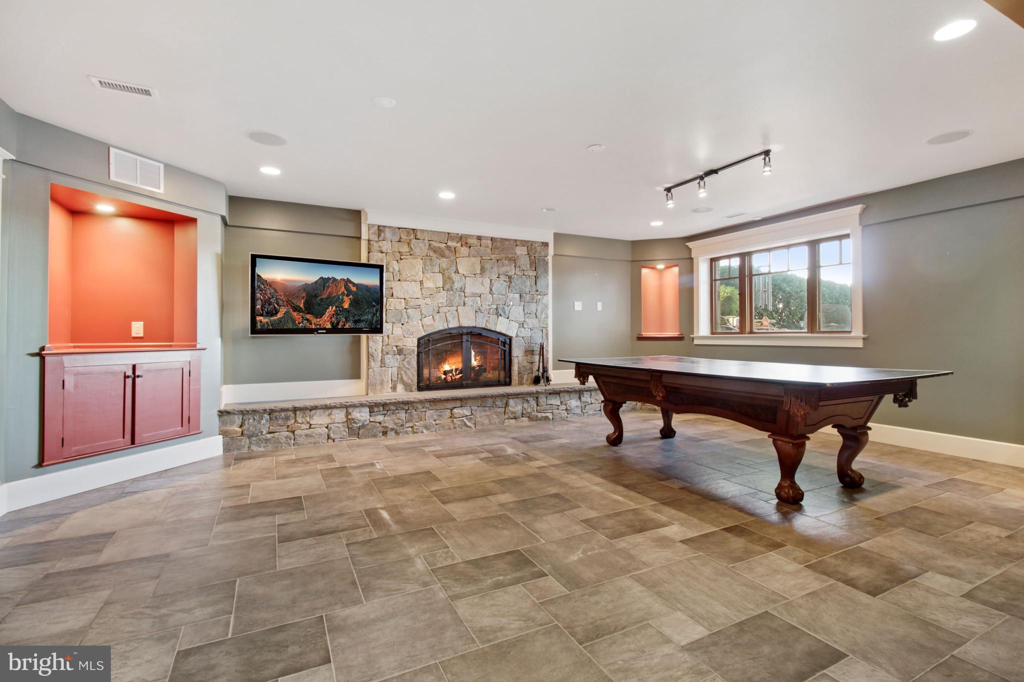 EDGEWATER BEACH - Residential Lease