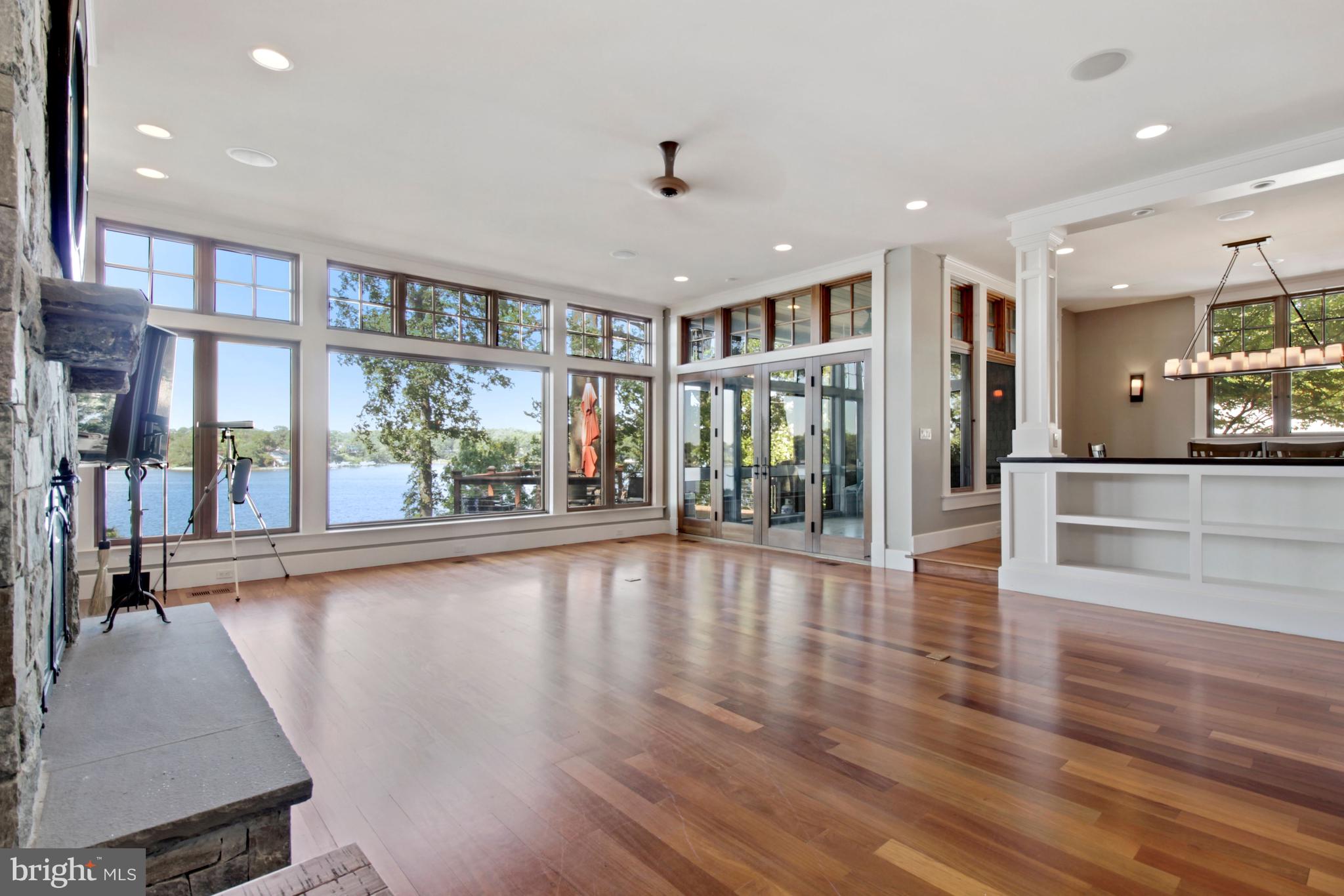 EDGEWATER BEACH - Residential Lease