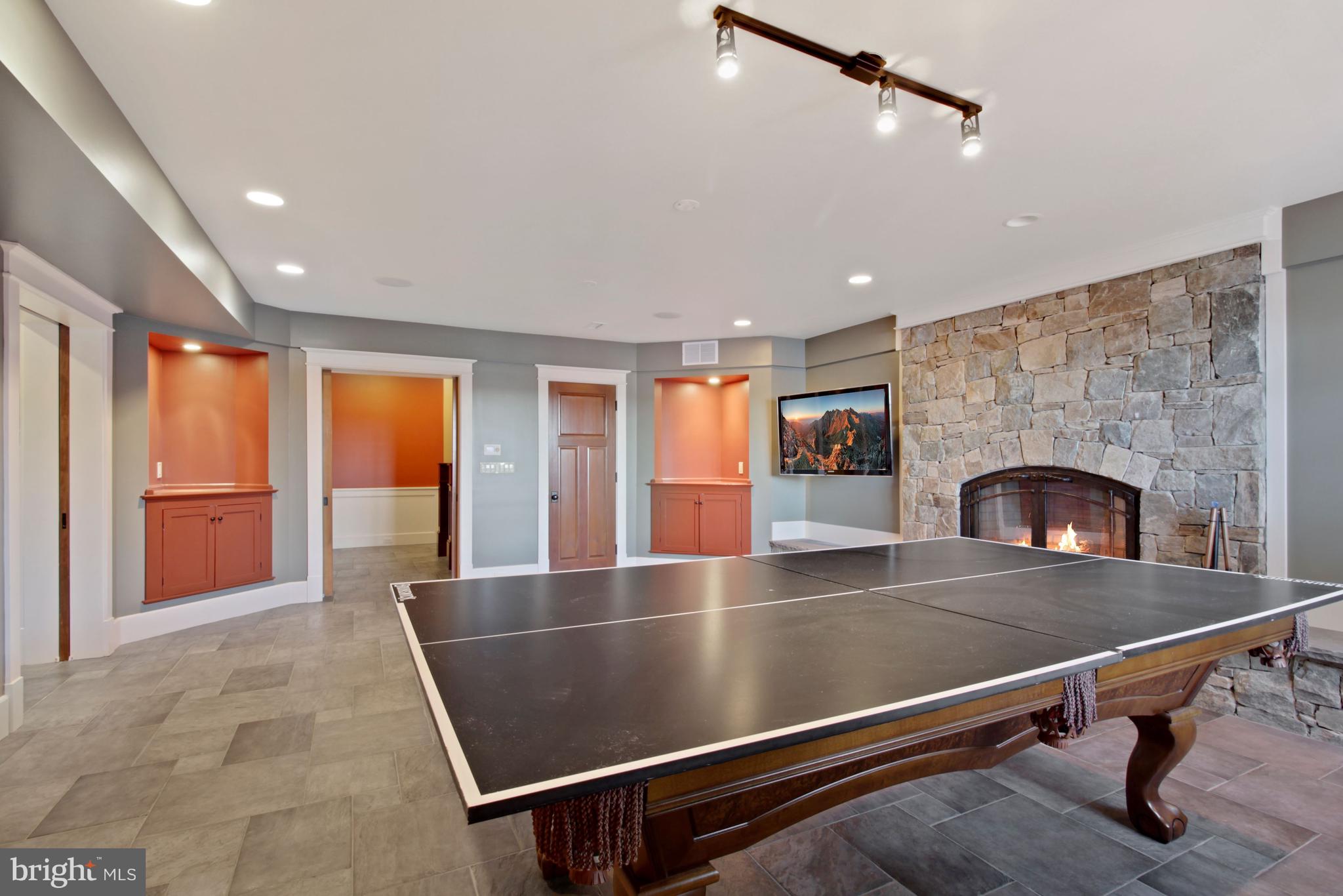 EDGEWATER BEACH - Residential Lease