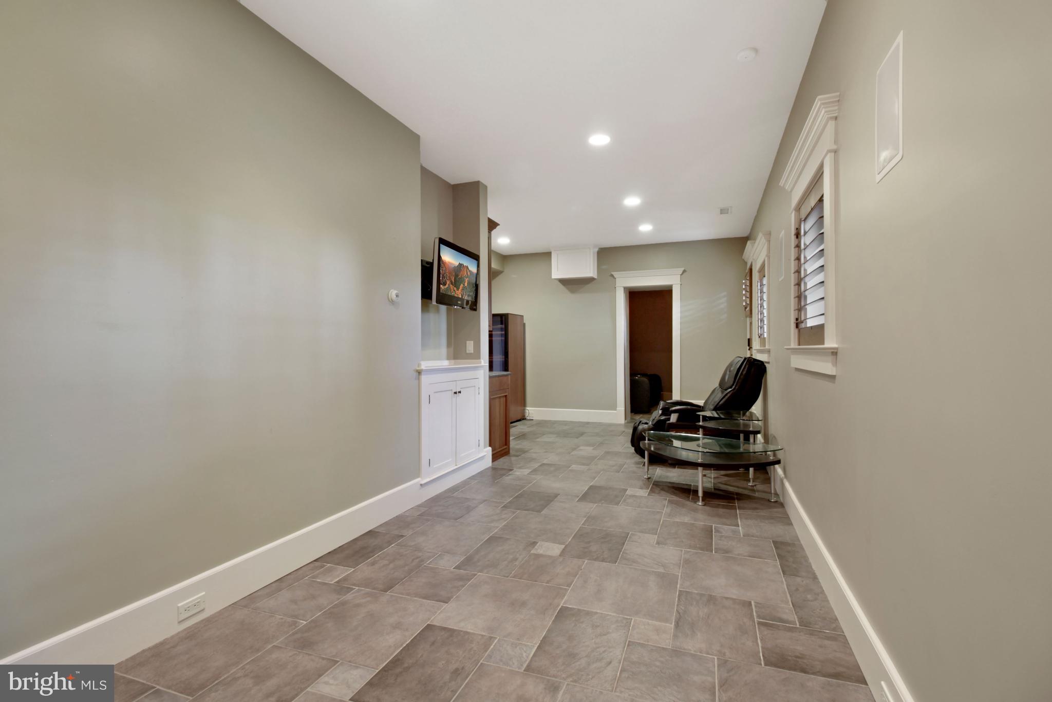 EDGEWATER BEACH - Residential Lease