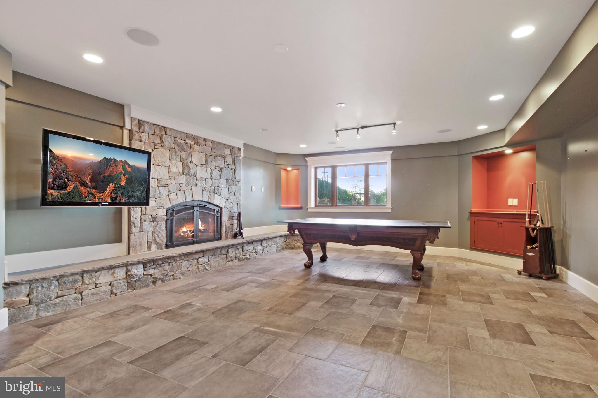 EDGEWATER BEACH - Residential Lease