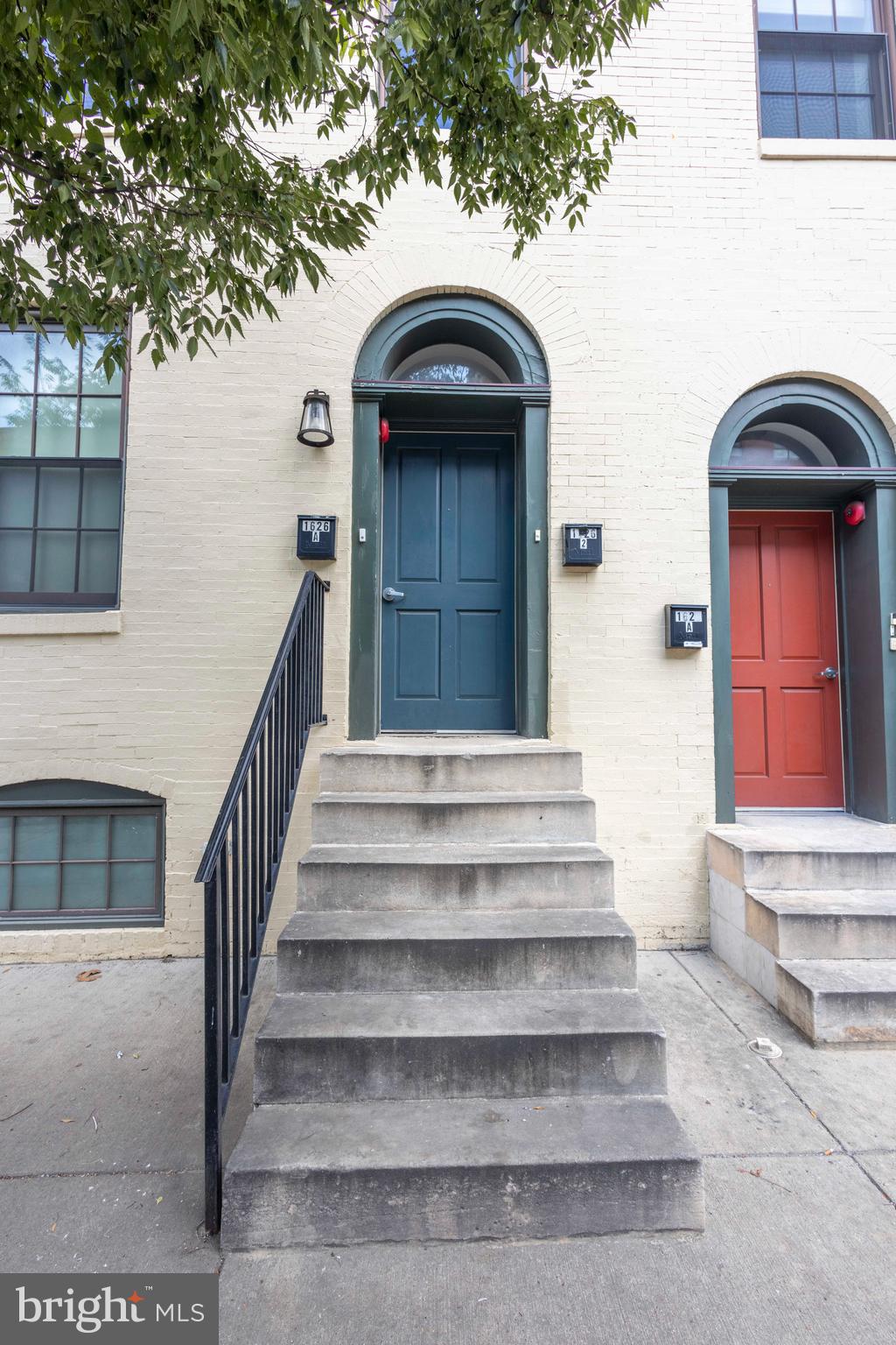 Now $1450 with 2 month free promo
This charming single-family townhome offers 1 bedrooms and 1 bathroom, creating a cozy living space for you to enjoy.
Inside, you'll find a fully equipped kitchen with essential appliances, including a stove/oven, microwave, refrigerator, and dishwasher. Hardwood floors add warmth and character to the living space, while large windows provide ample natural light. Built-in shelves and cabinets offer convenient storage solutions.
The tiled and updated bath features a soaking tub and vanity mirror, providing a serene retreat after a long day. You'll also appreciate the large closets and spacious rooms, perfect for comfortable living. *Floor Plans and Photos may vary*
Parking is available on the street.
Local Attractions:
• Patterson Park
• Fells Point Historic District
• Inner Harbor
• American Visionary Art Museum
• Harbor East
Nearby Highways and Commute Times:
• Interstate 83: 10 minutes
• Interstate 95: 15 minutes
Agency disclosed upon initial contact. Agent conducts showings; BMG manages follow-up, paperwork, move-in post-approval. Vouchers work with BMG directly.