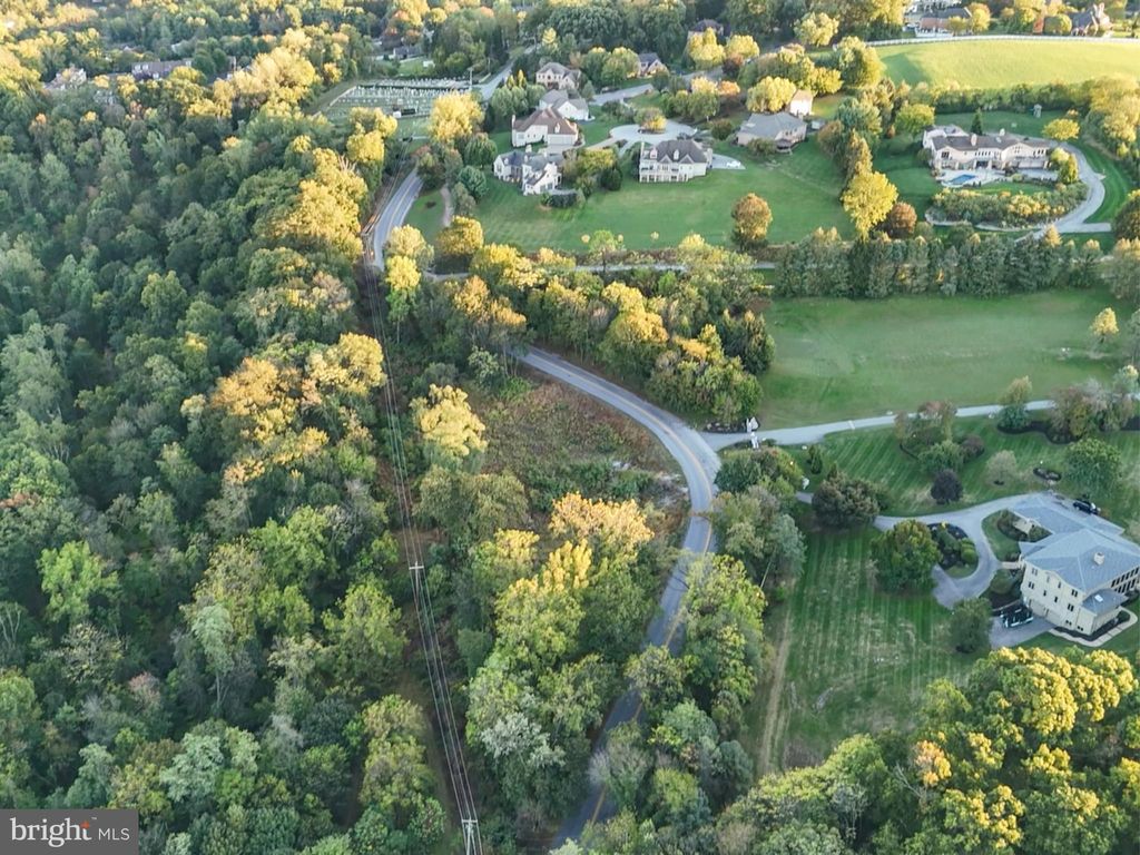 Photo of 1651 Starcross Rd, YORK, PA 17403 (MLS # PAYK2092540)