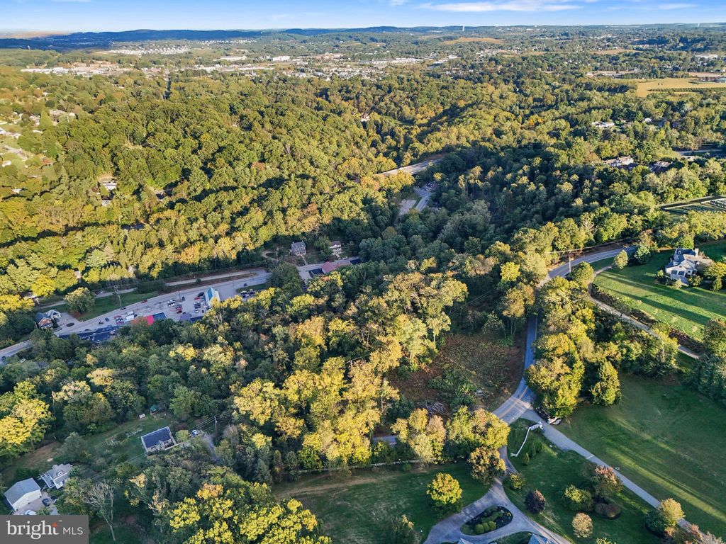 Photo of 1651 Starcross Rd, YORK, PA 17403 (MLS # PAYK2092540)