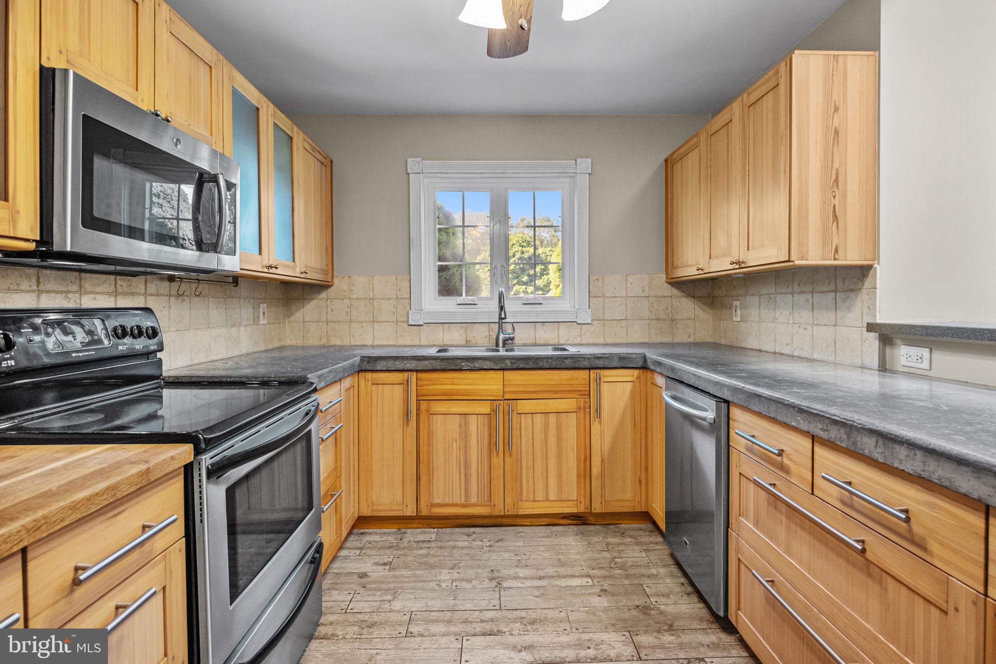 RED CEDAR HILL - Residential Lease