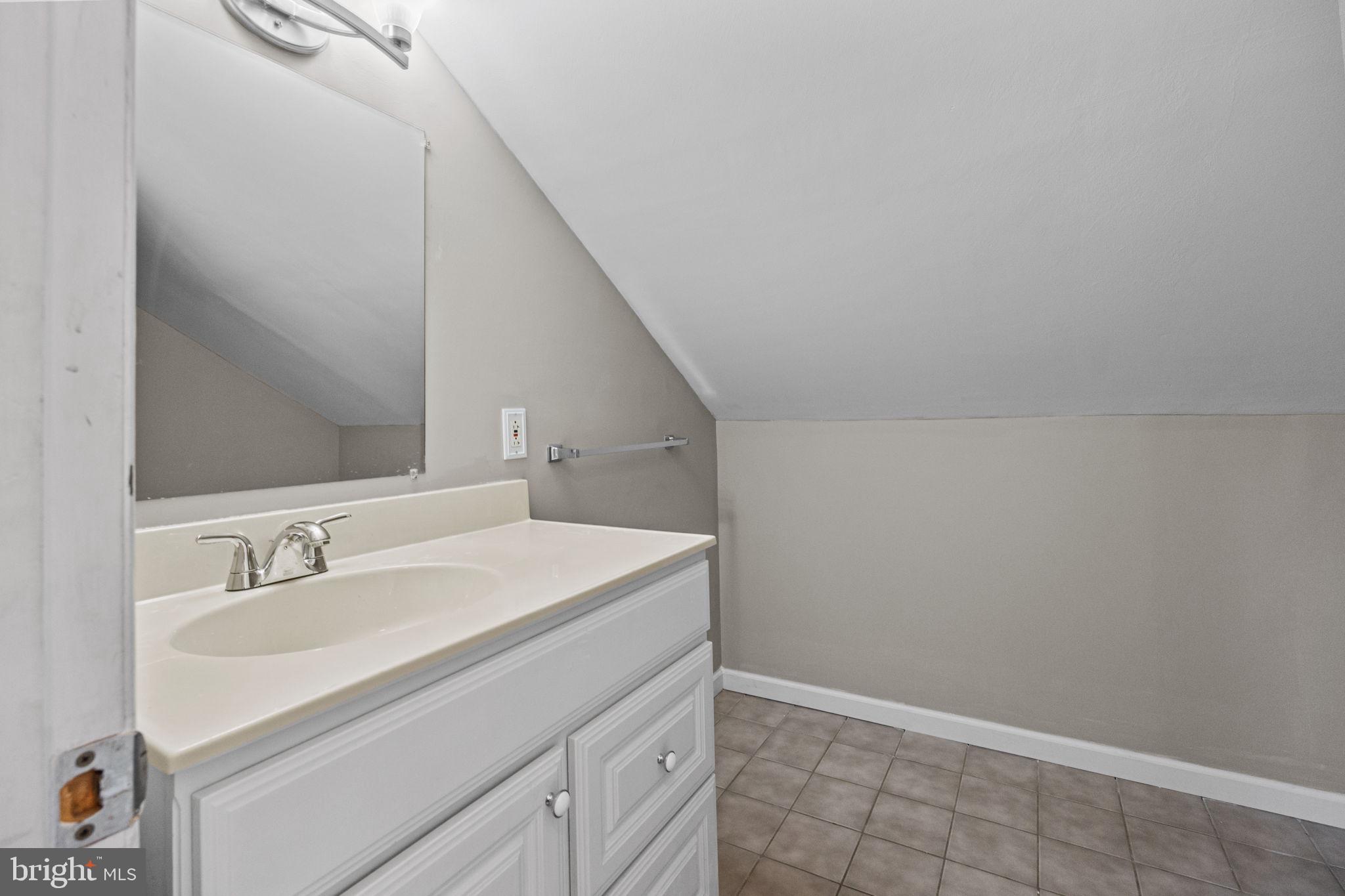 RED CEDAR HILL - Residential Lease