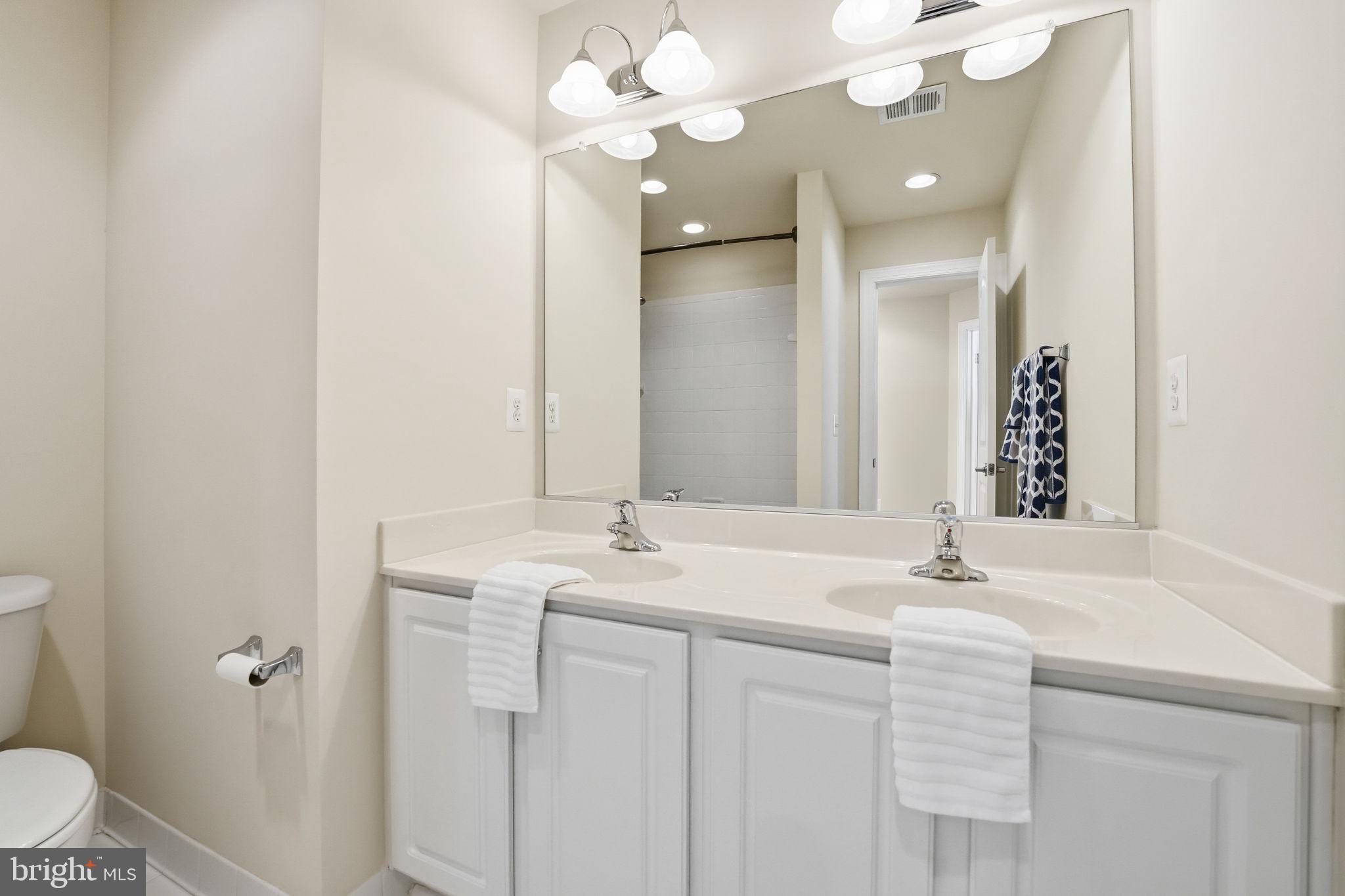 RESERVE AT TYSONS CORNER - Residential