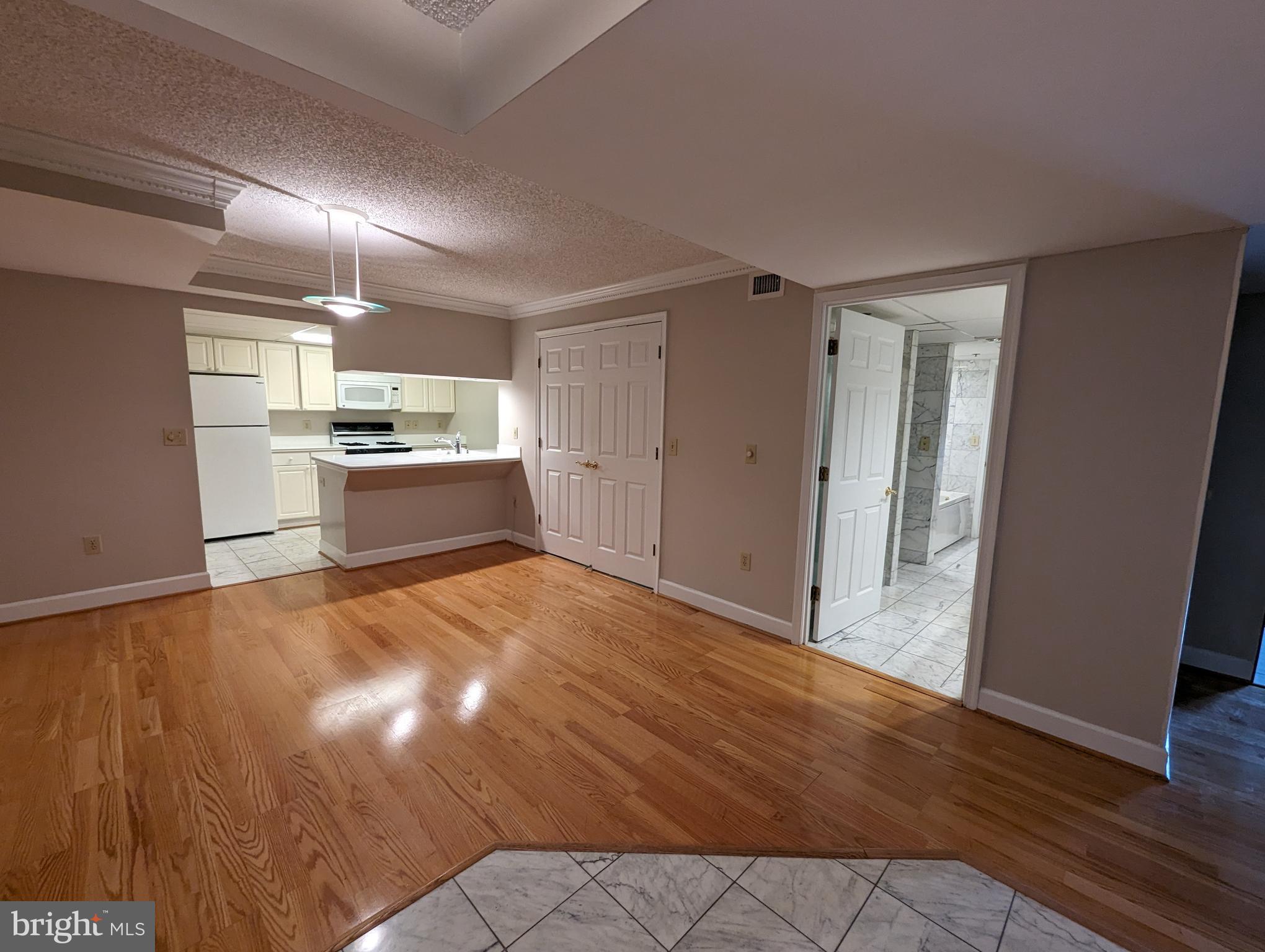 THE WILLIAMSBURG - Residential Lease