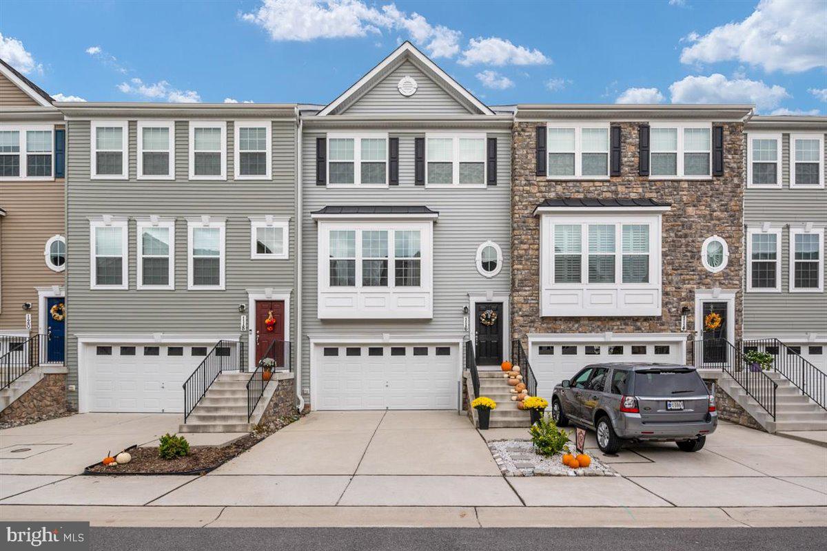 VILLAGGIO ENCLAVE - Residential