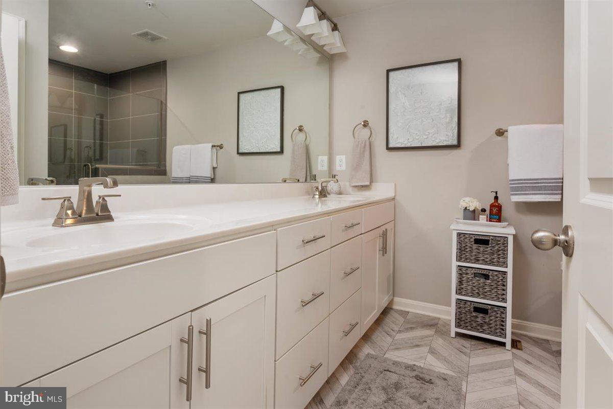 VILLAGGIO ENCLAVE - Residential