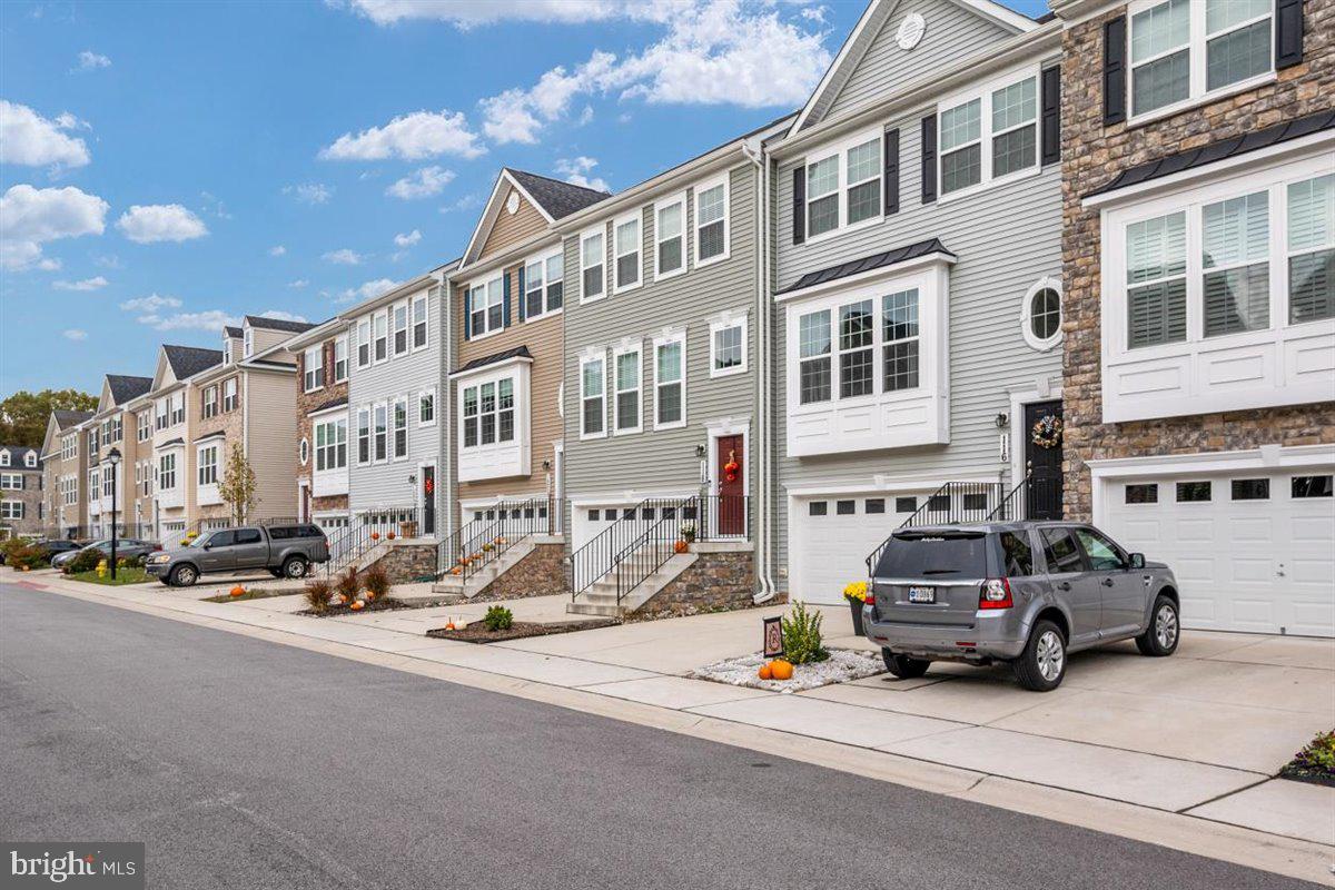 VILLAGGIO ENCLAVE - Residential