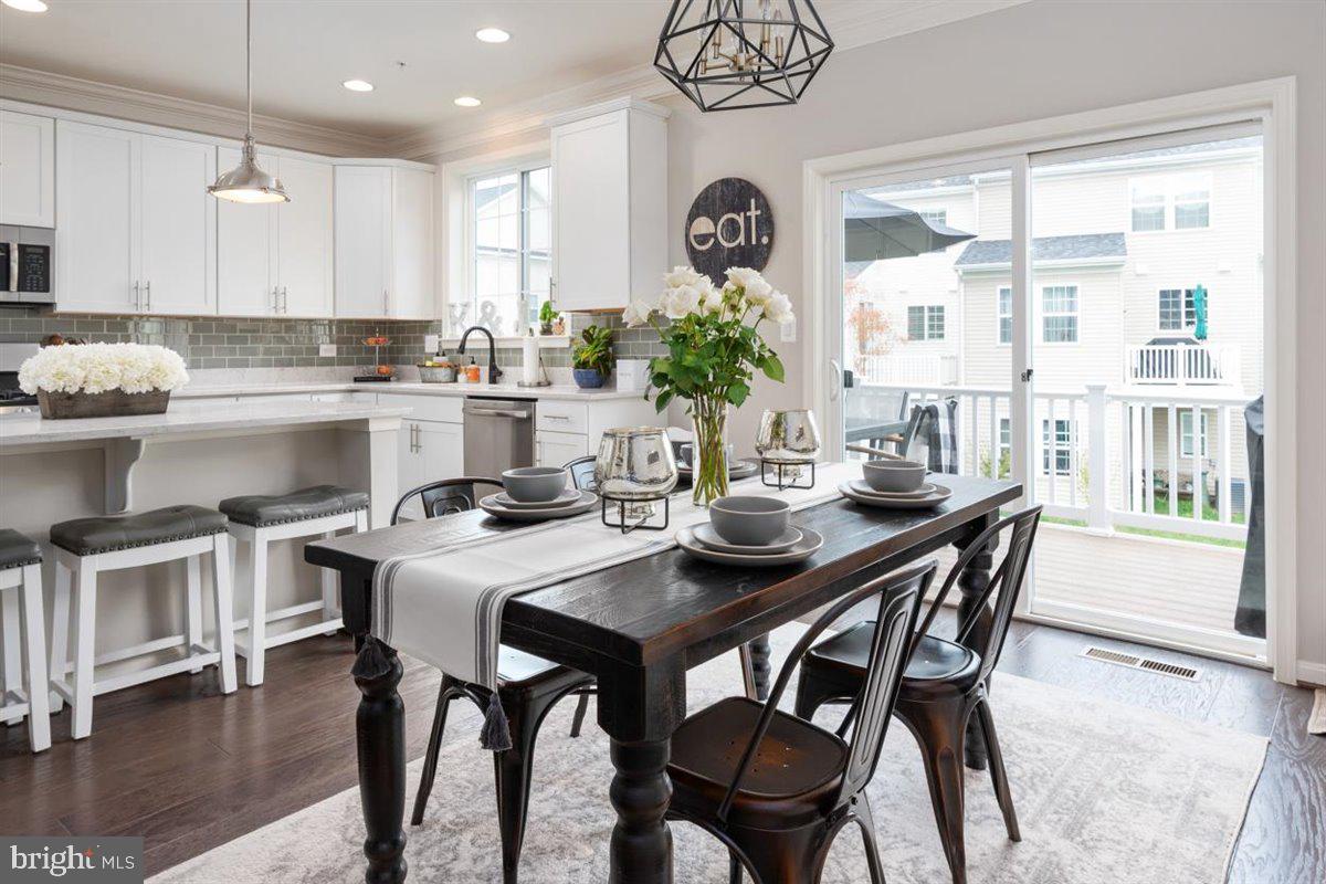 VILLAGGIO ENCLAVE - Residential