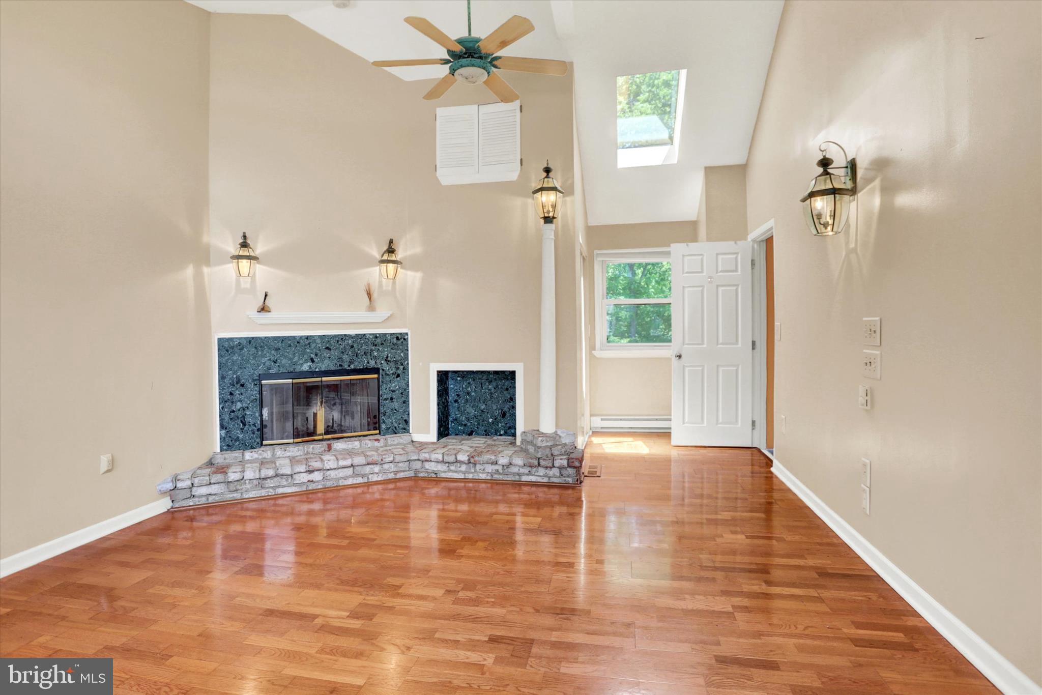 552 ORIOLE COURT