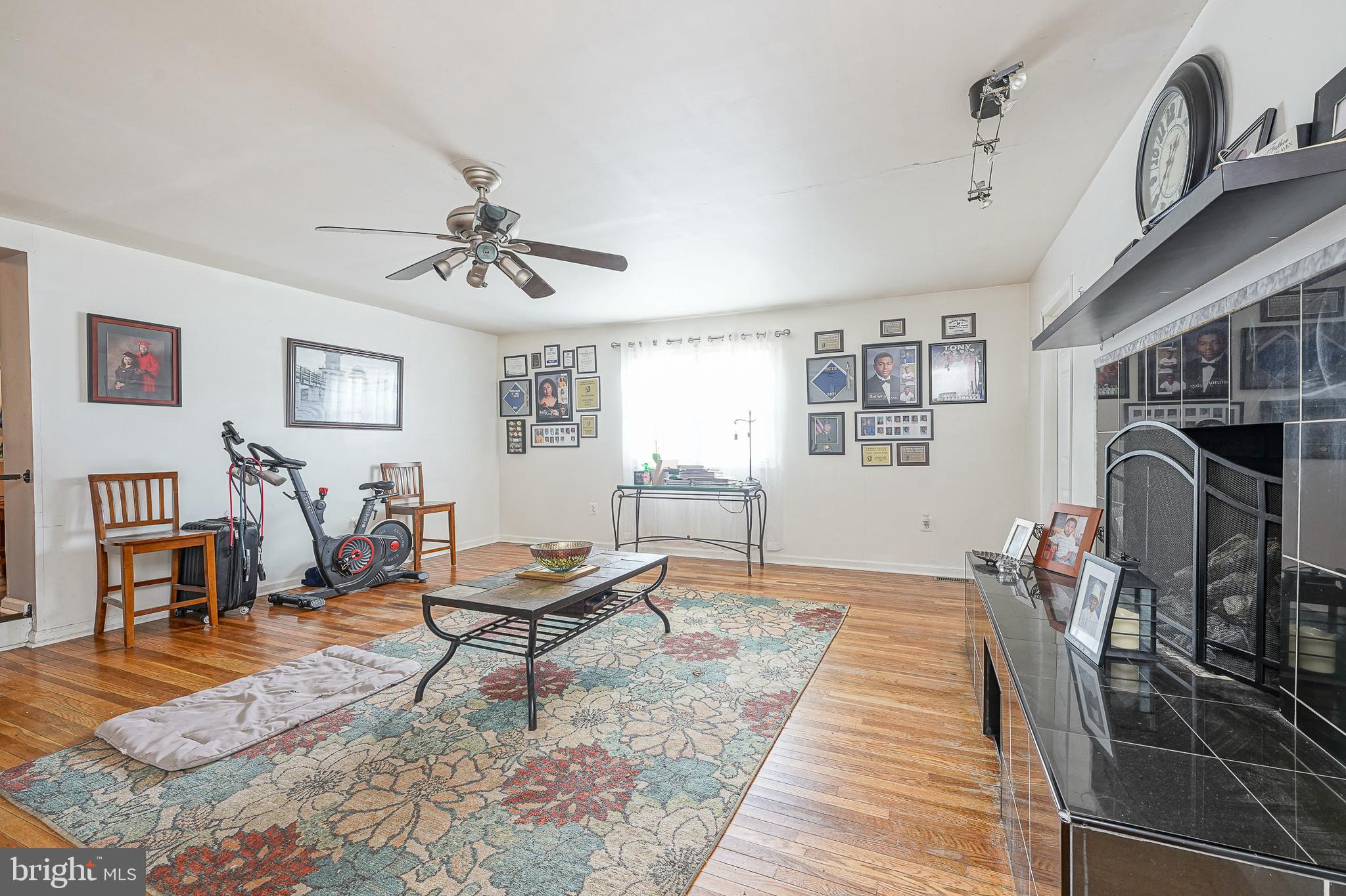 18 E 6TH AVENUE