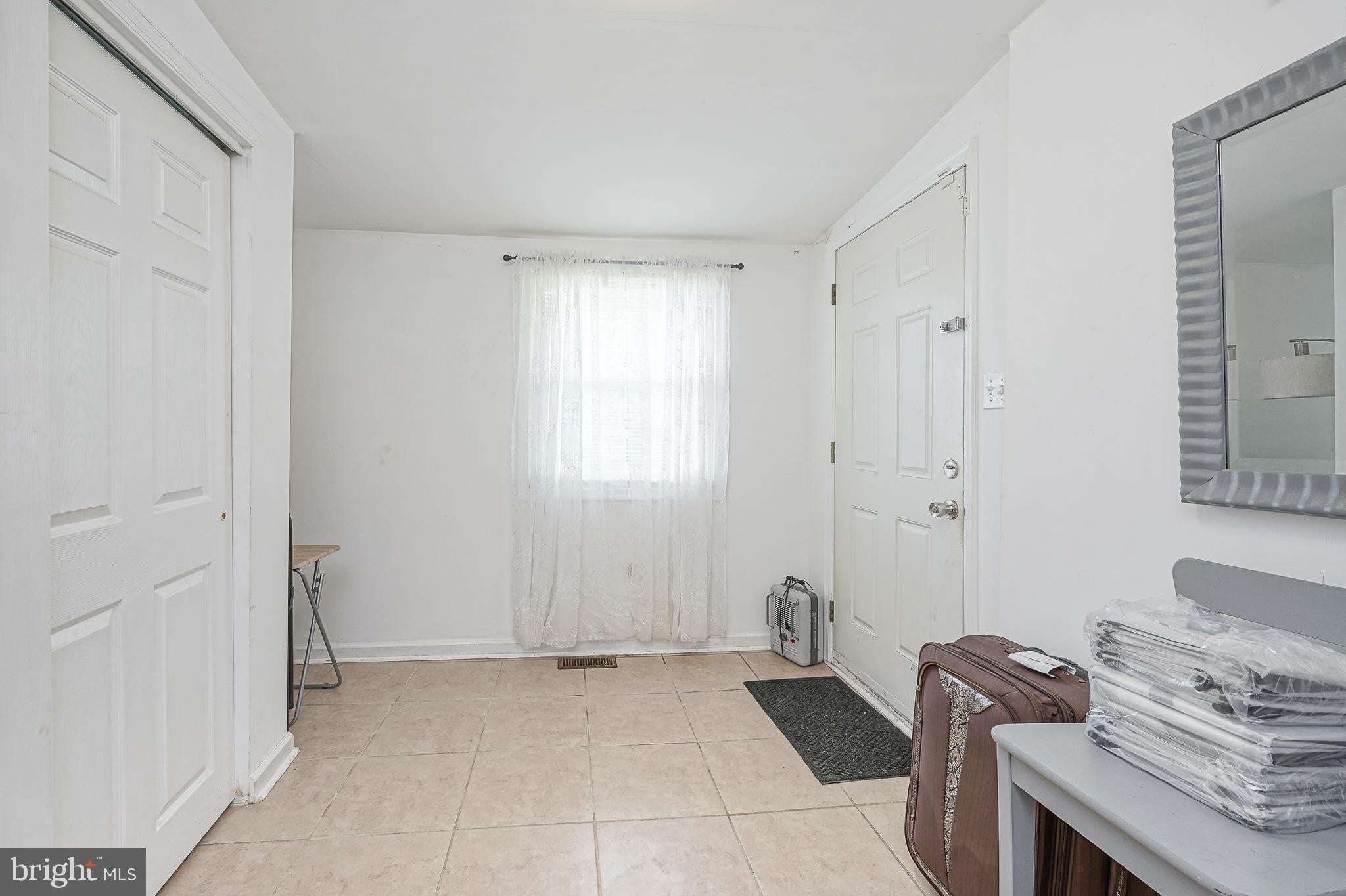 18 E 6TH AVENUE