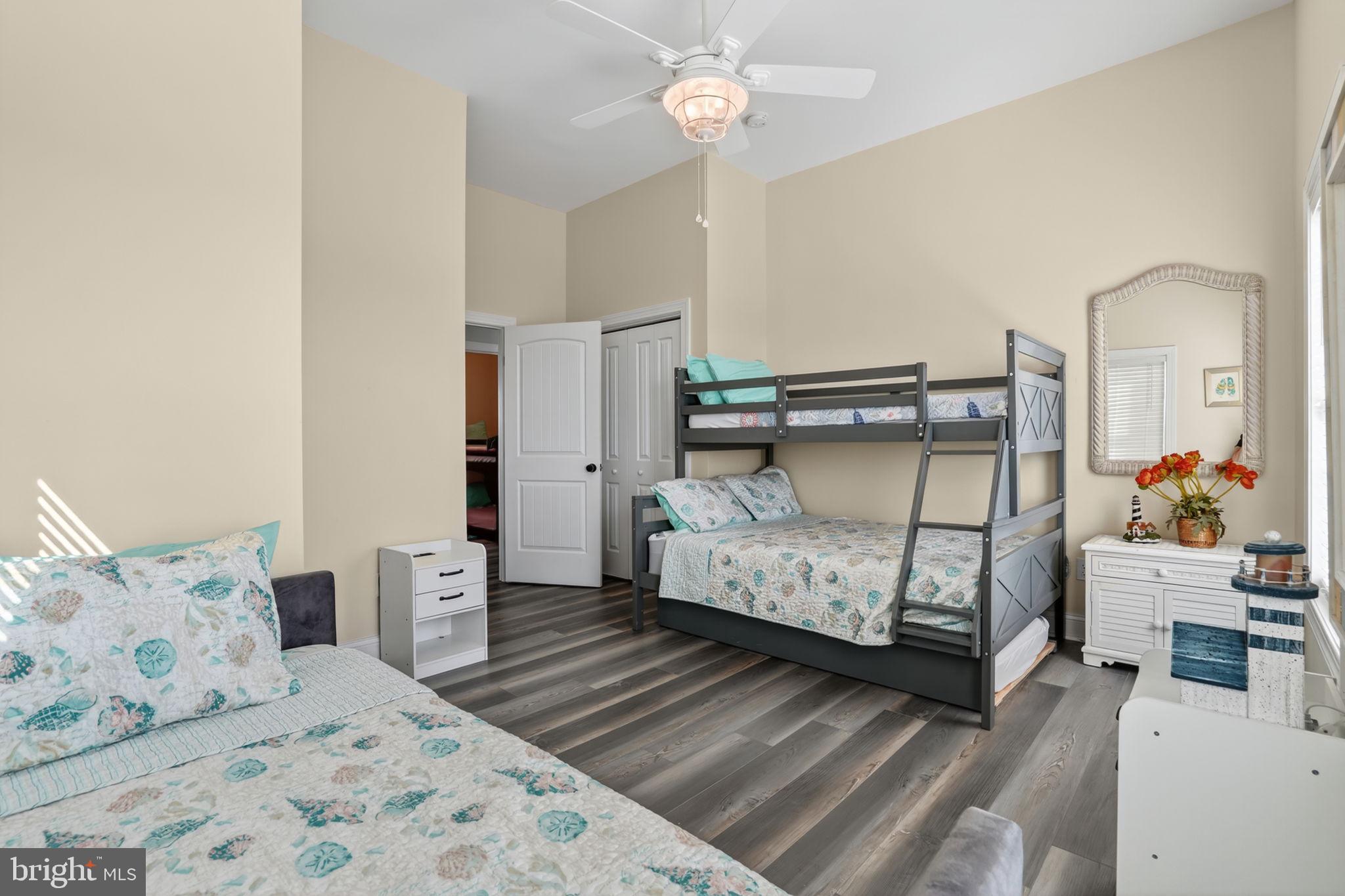 SOUTH SHORE MARINA - Residential