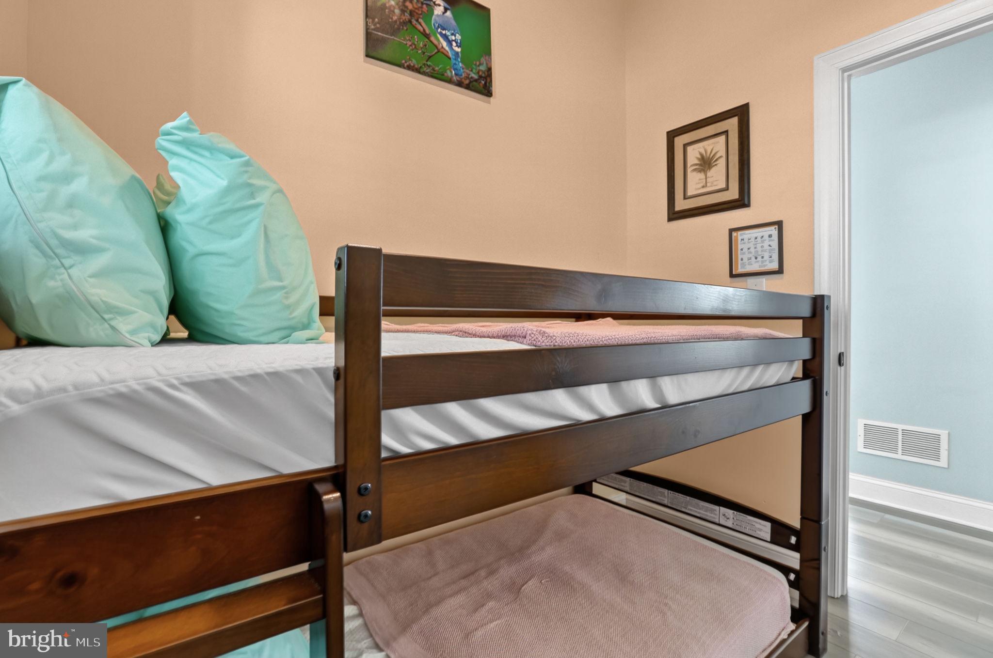 SOUTH SHORE MARINA - Residential