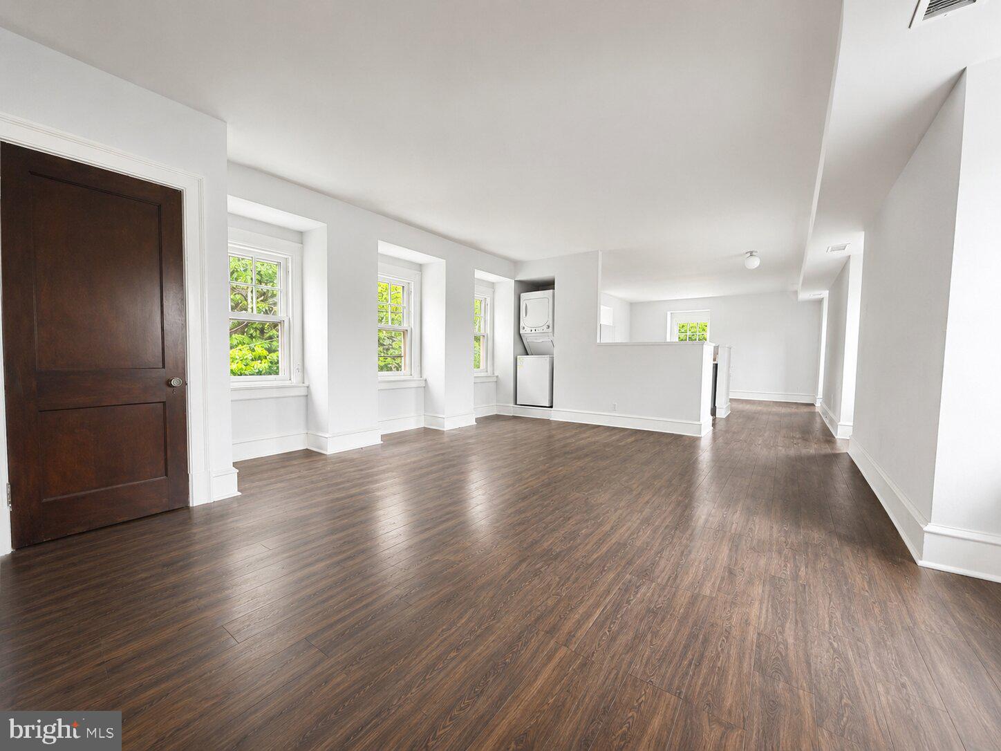 186 W QUEEN LANE 3RD FLOOR