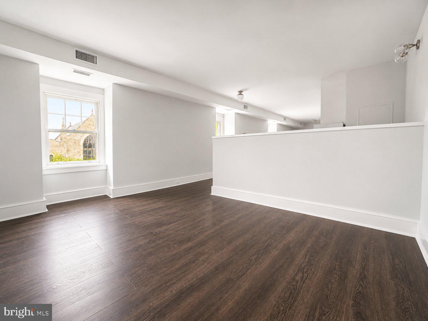 186 W QUEEN LANE 3RD FLOOR