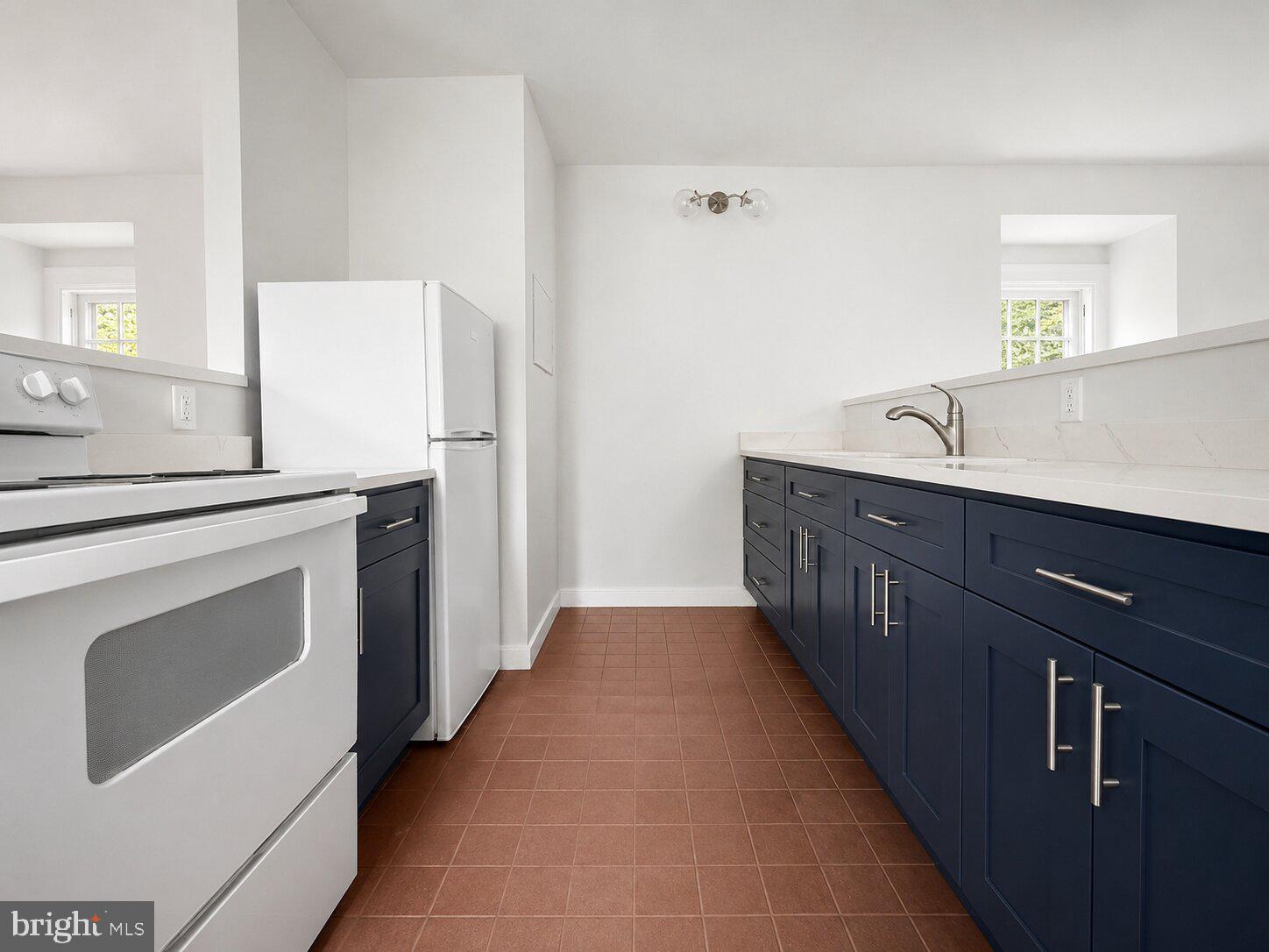 186 W QUEEN LANE 3RD FLOOR