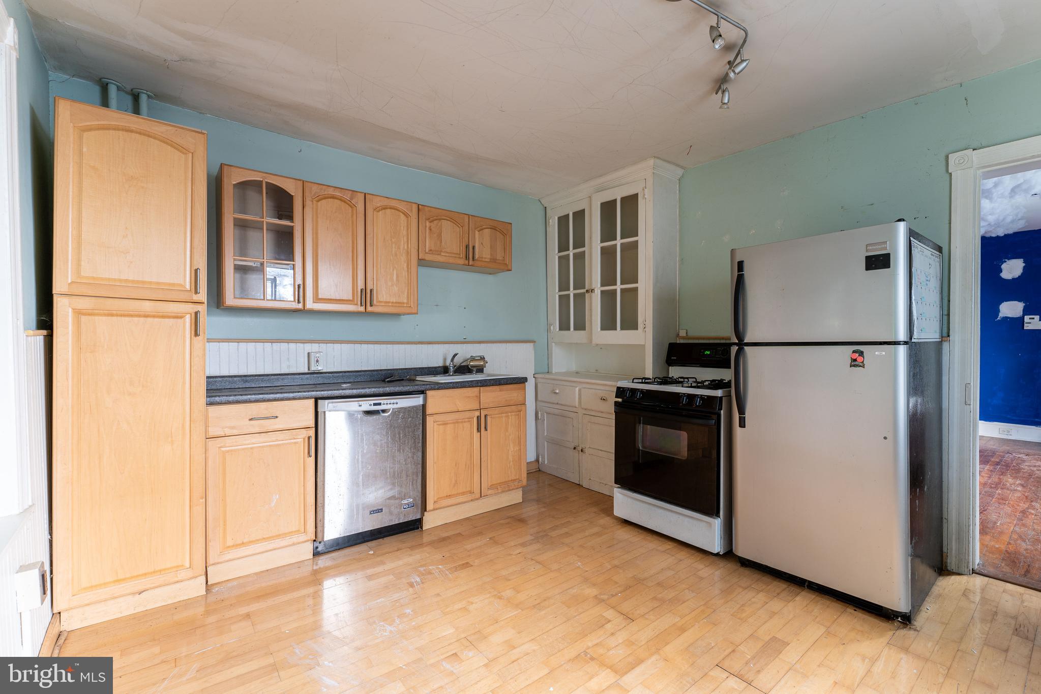 120 W 7TH AVENUE