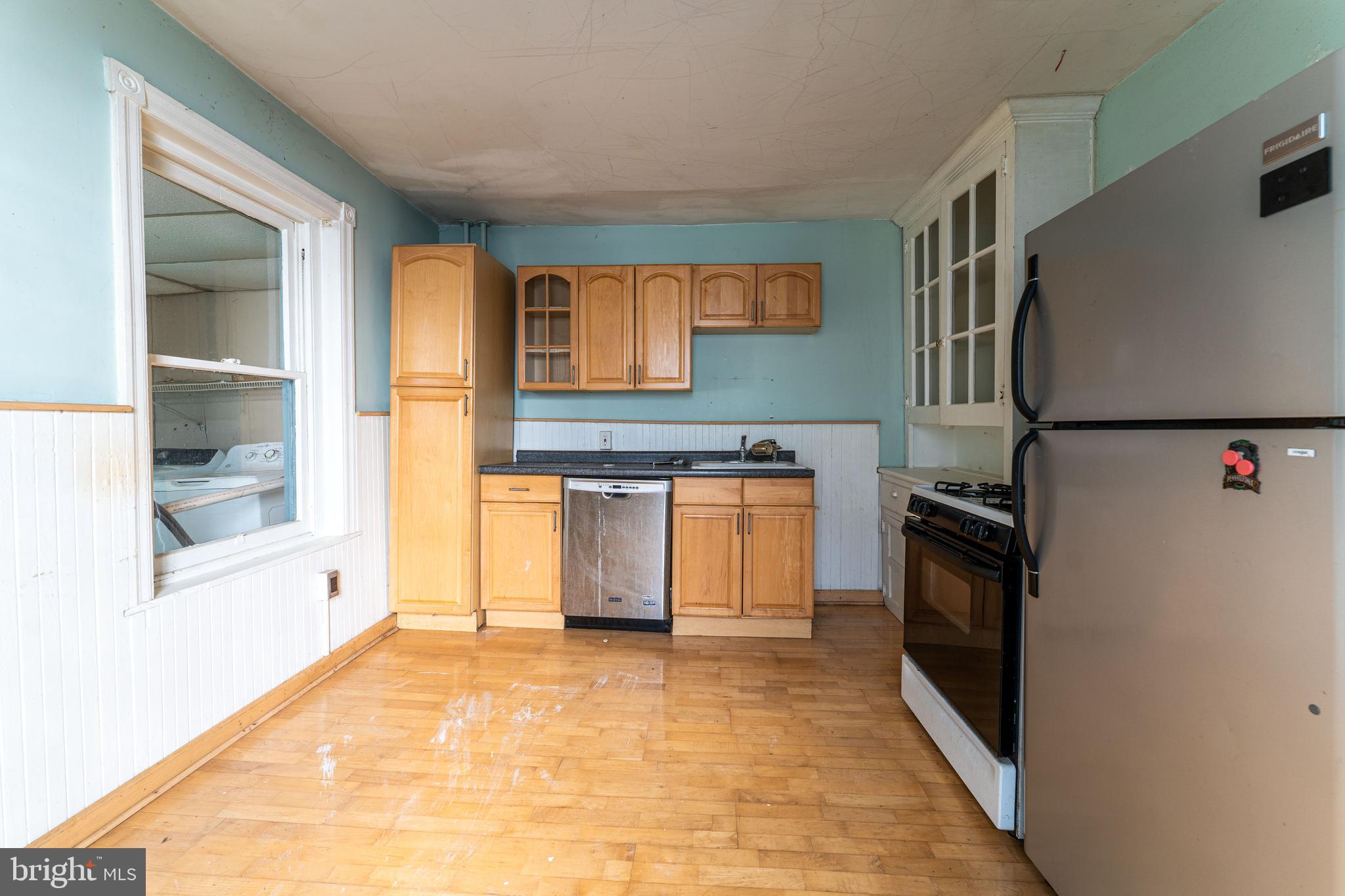 120 W 7TH AVENUE