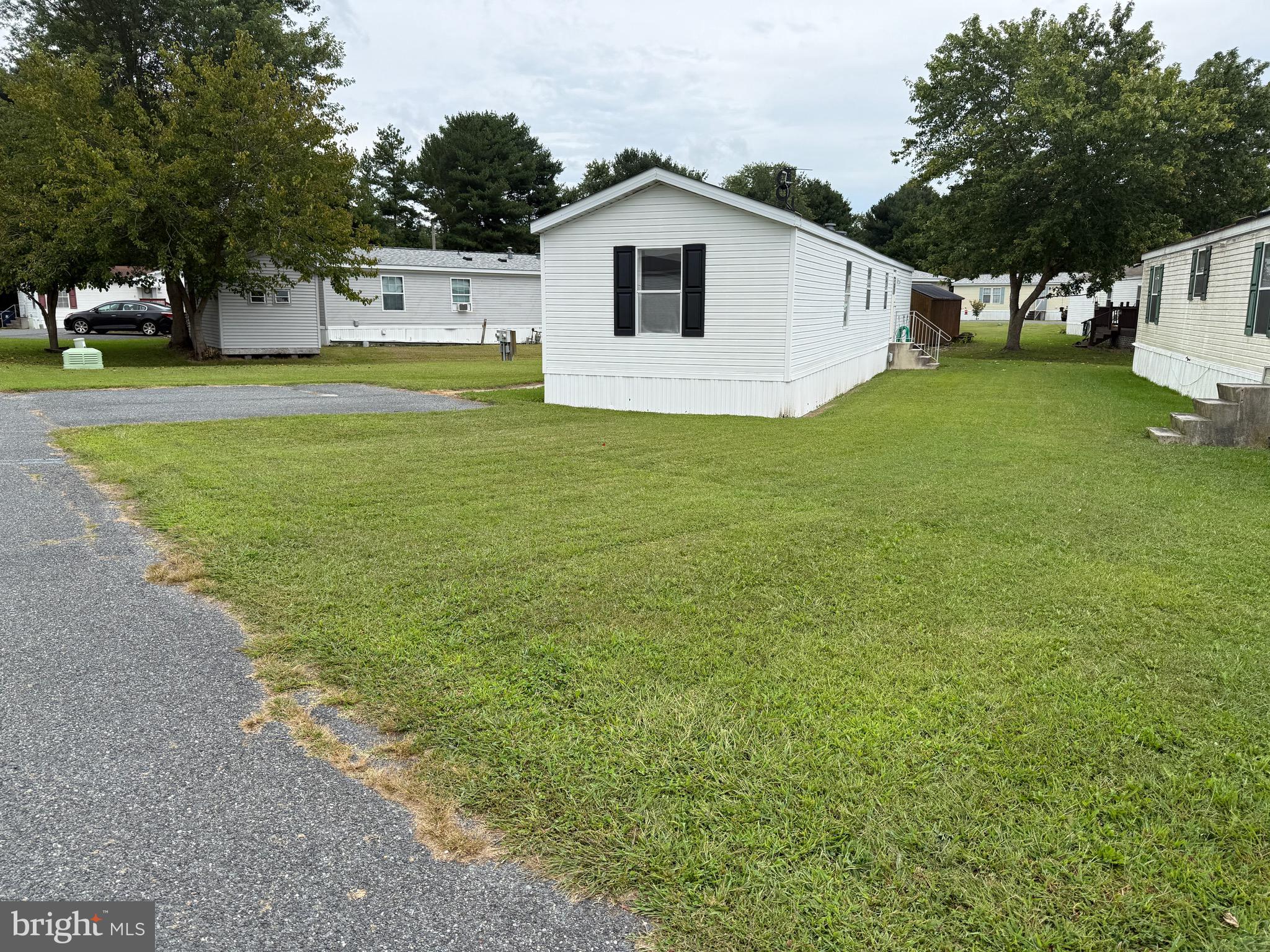 COUNTRY ESTATES - Residential