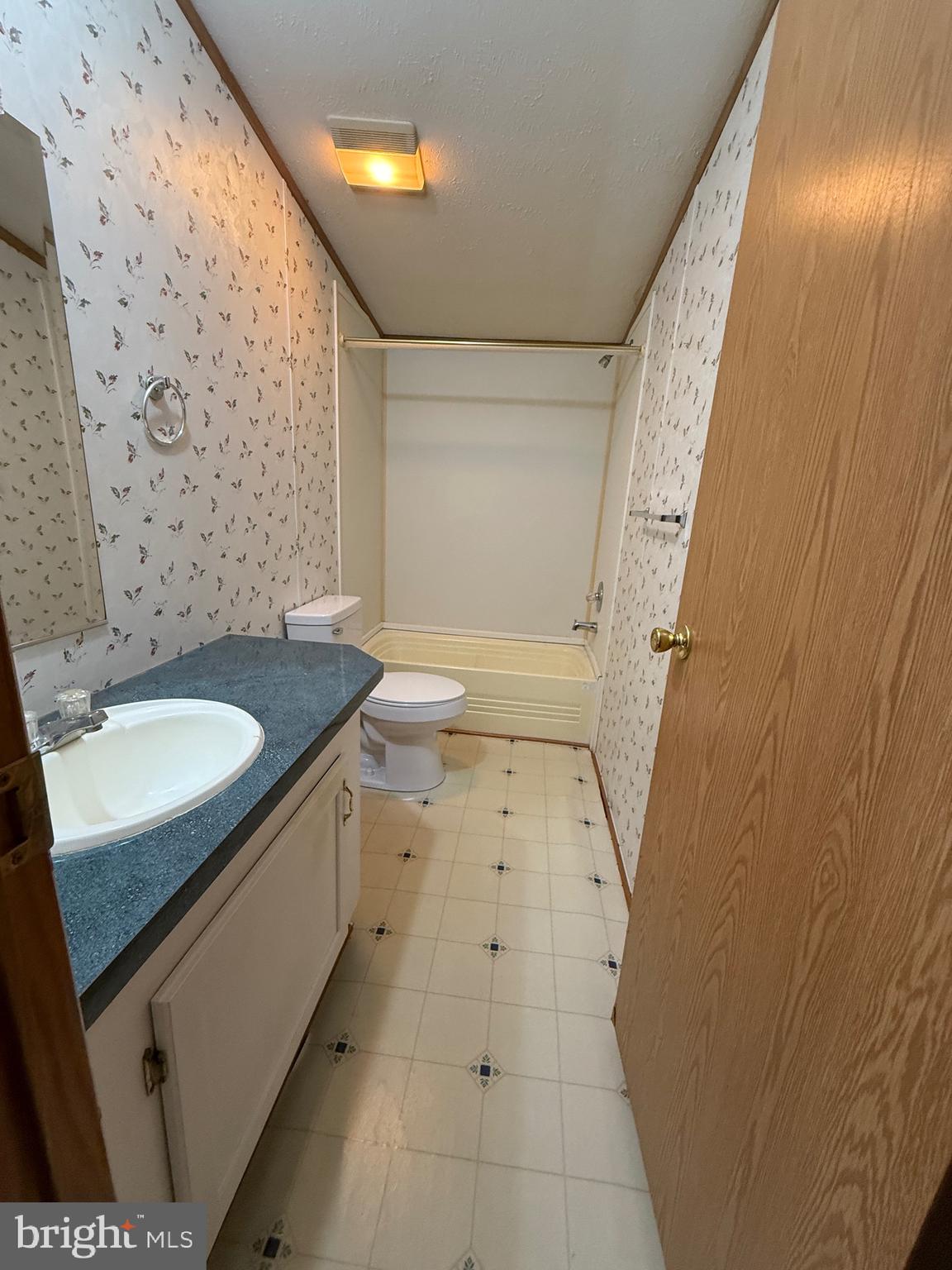 COUNTRY ESTATES - Residential